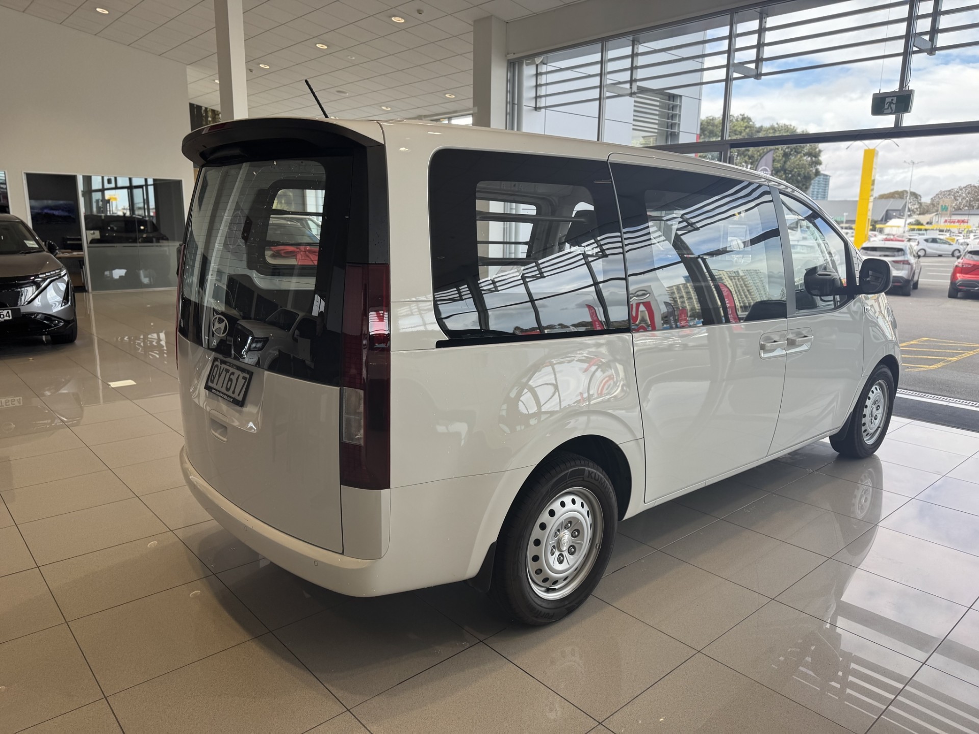 2024 Hyundai Staria 2.2Dt/8At - Image 7