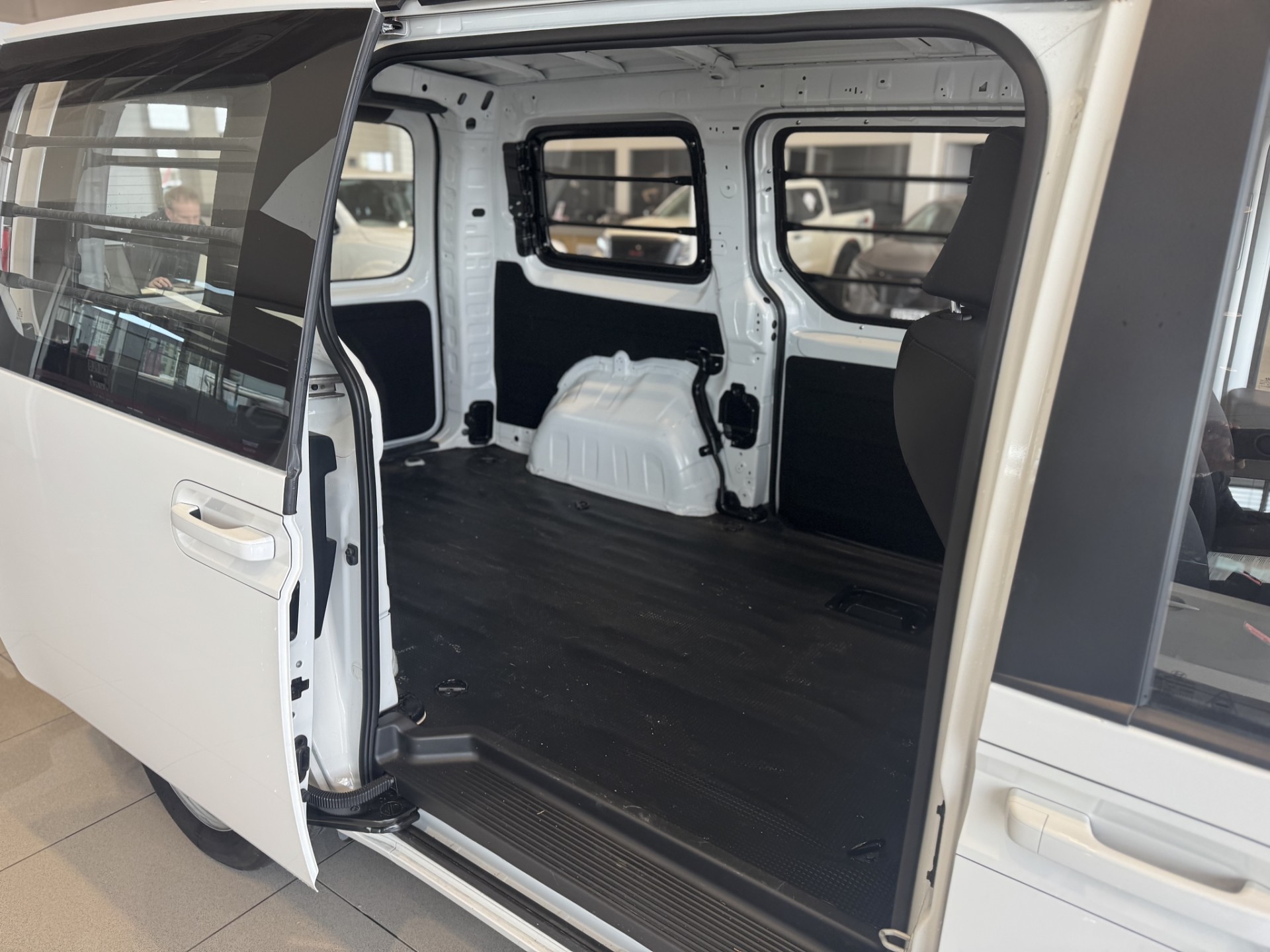 2024 Hyundai Staria 2.2Dt/8At - Image 9