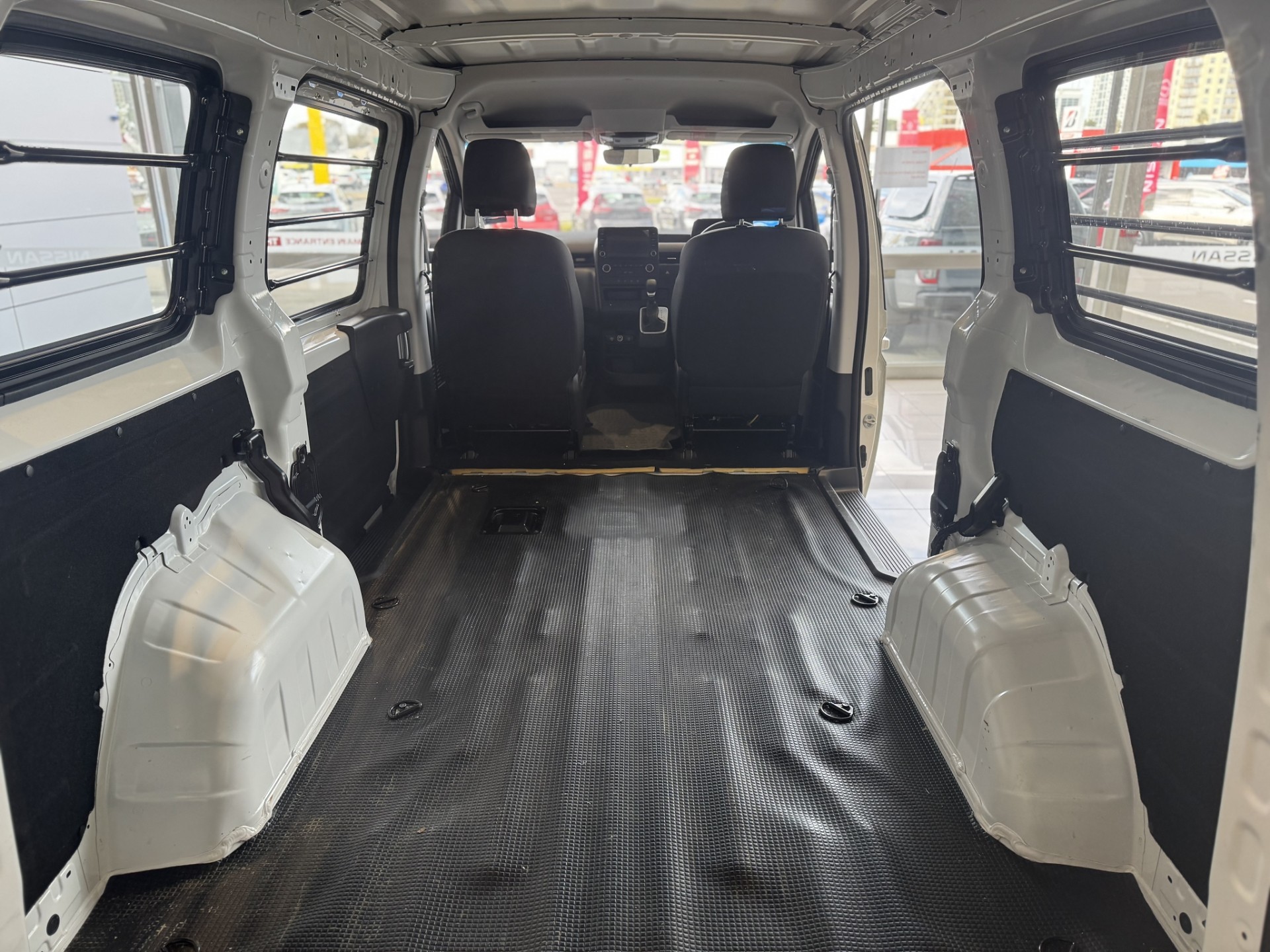 2024 Hyundai Staria 2.2Dt/8At - Image 10