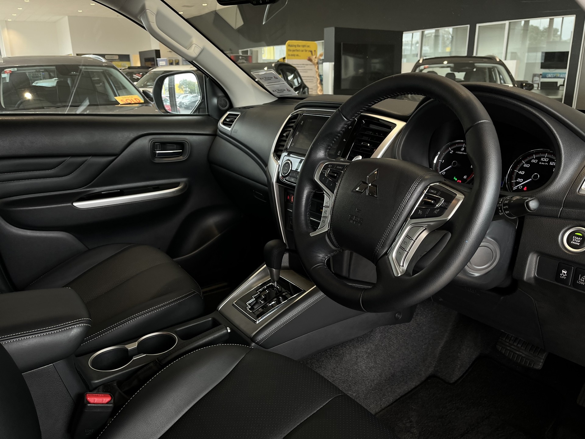 2024 Mitsubishi Triton Dc Vrxb 6At 2.4D - Image 9