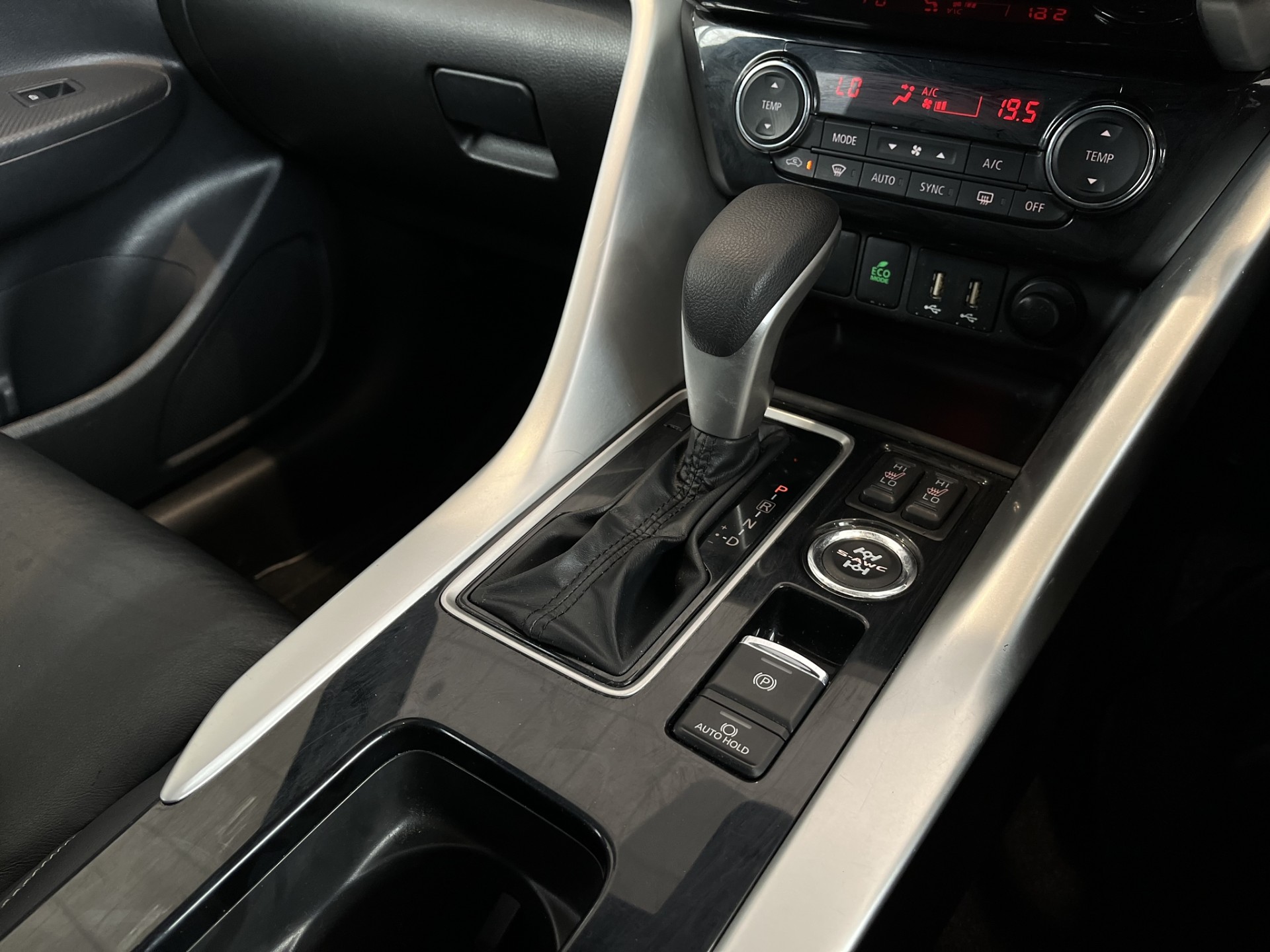 2022 Mitsubishi Eclipse Cross VRX 1.5PT /4WD Auto - Image 12