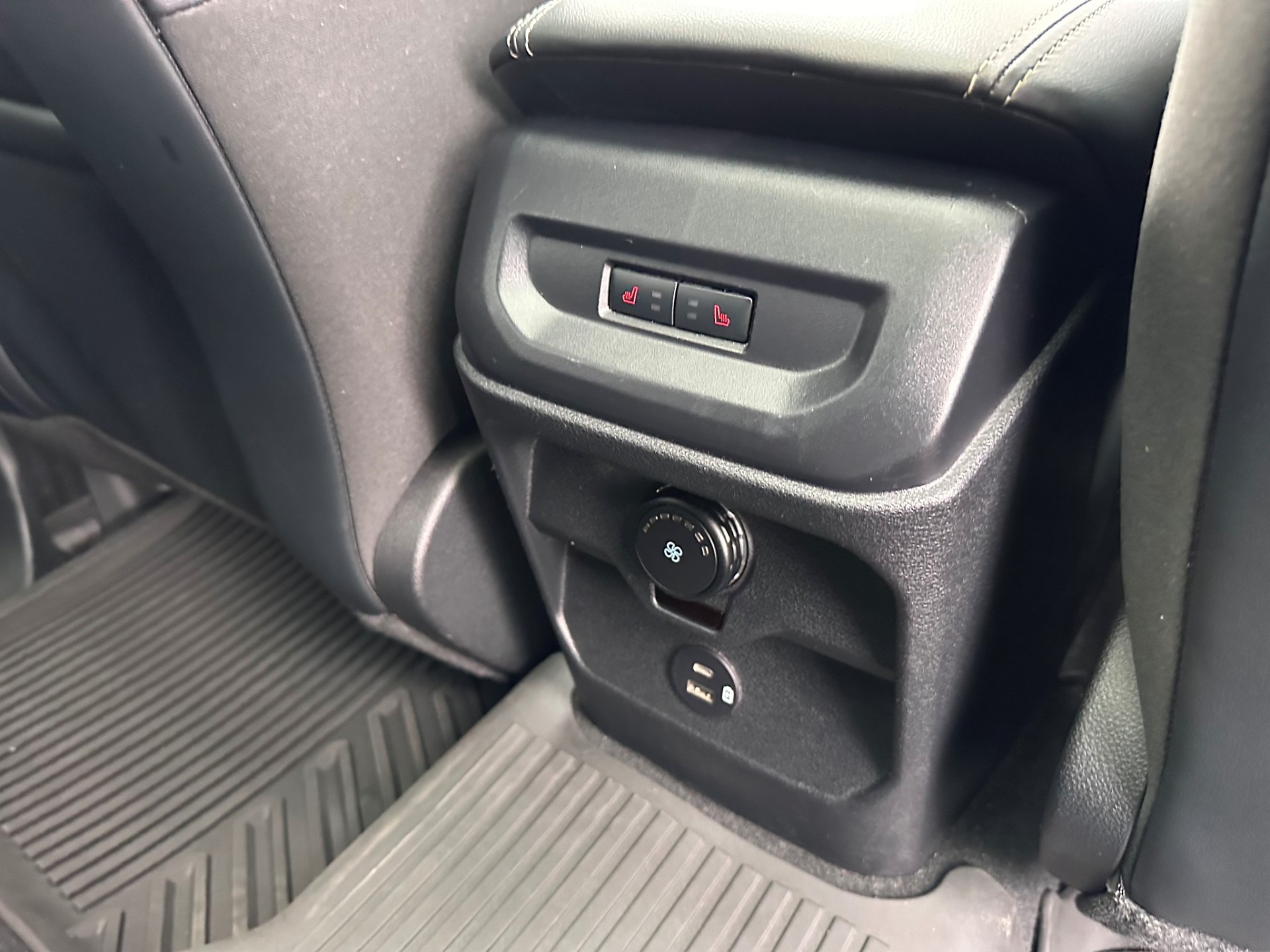 2023 Ford Everest Platinum - Image 12