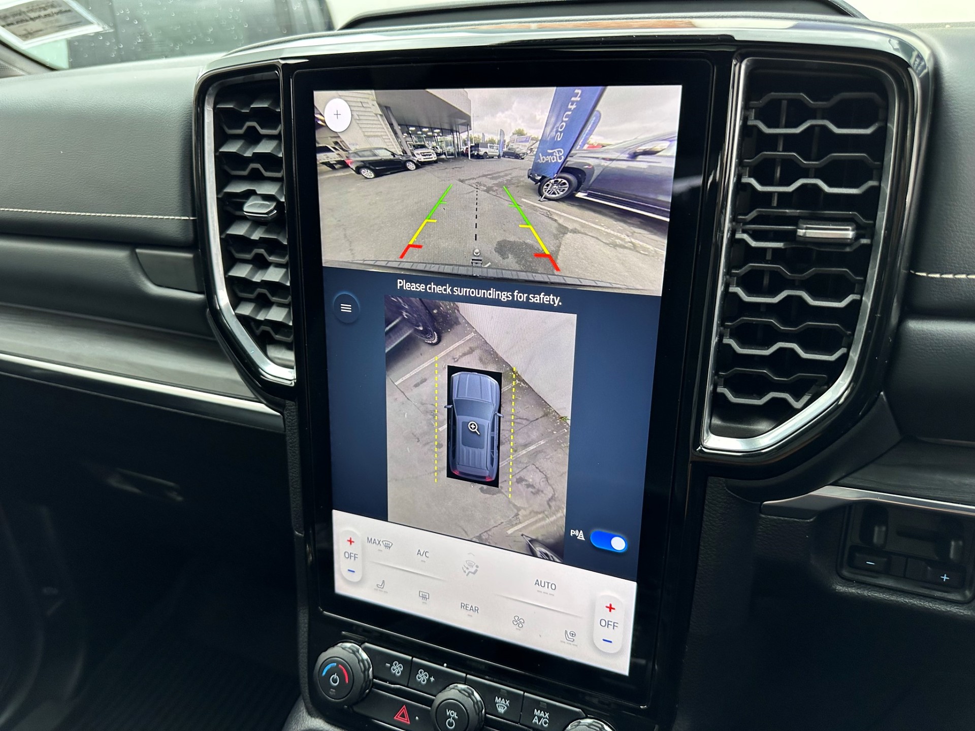 2023 Ford Everest Platinum - Image 17