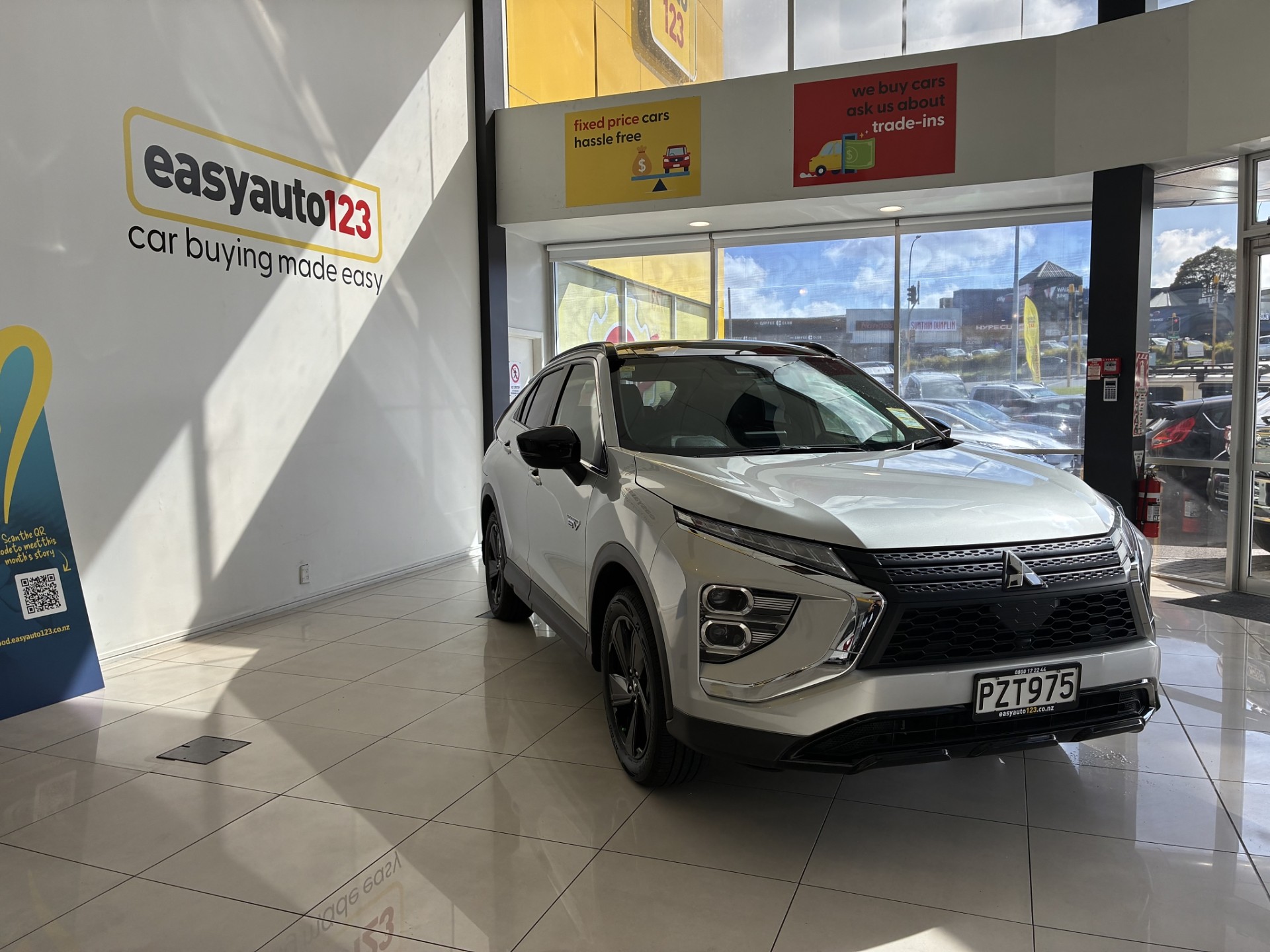 2023 Mitsubishi Eclipse Cross Sport 2.4L  PHEV 4WD - Image 3