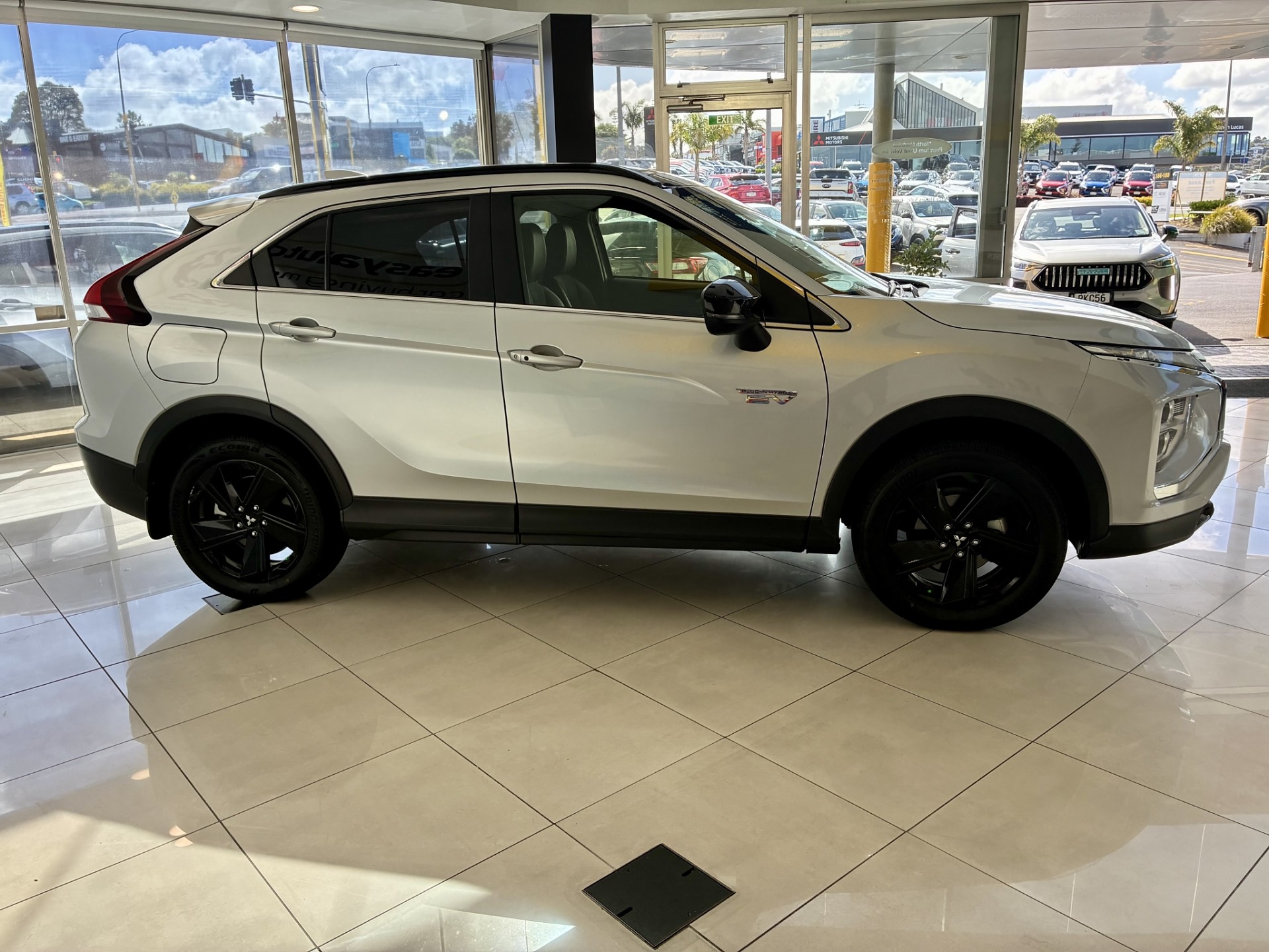 2023 Mitsubishi Eclipse Cross Sport 2.4L  PHEV 4WD - Image 5