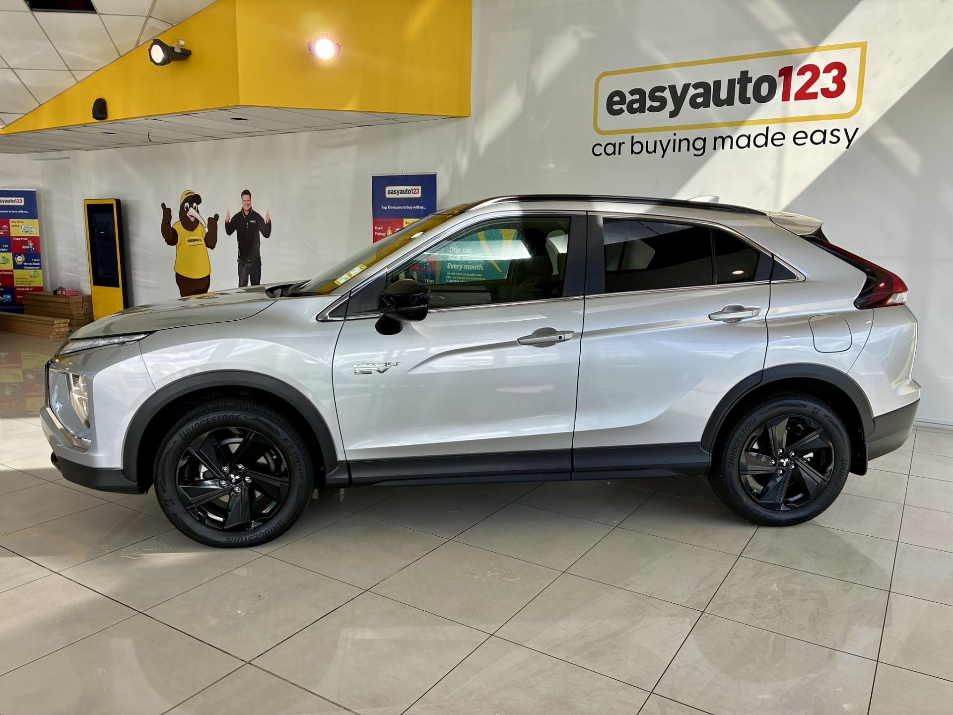 2023 Mitsubishi Eclipse Cross Sport 2.4L PHEV 4WD - Image 8