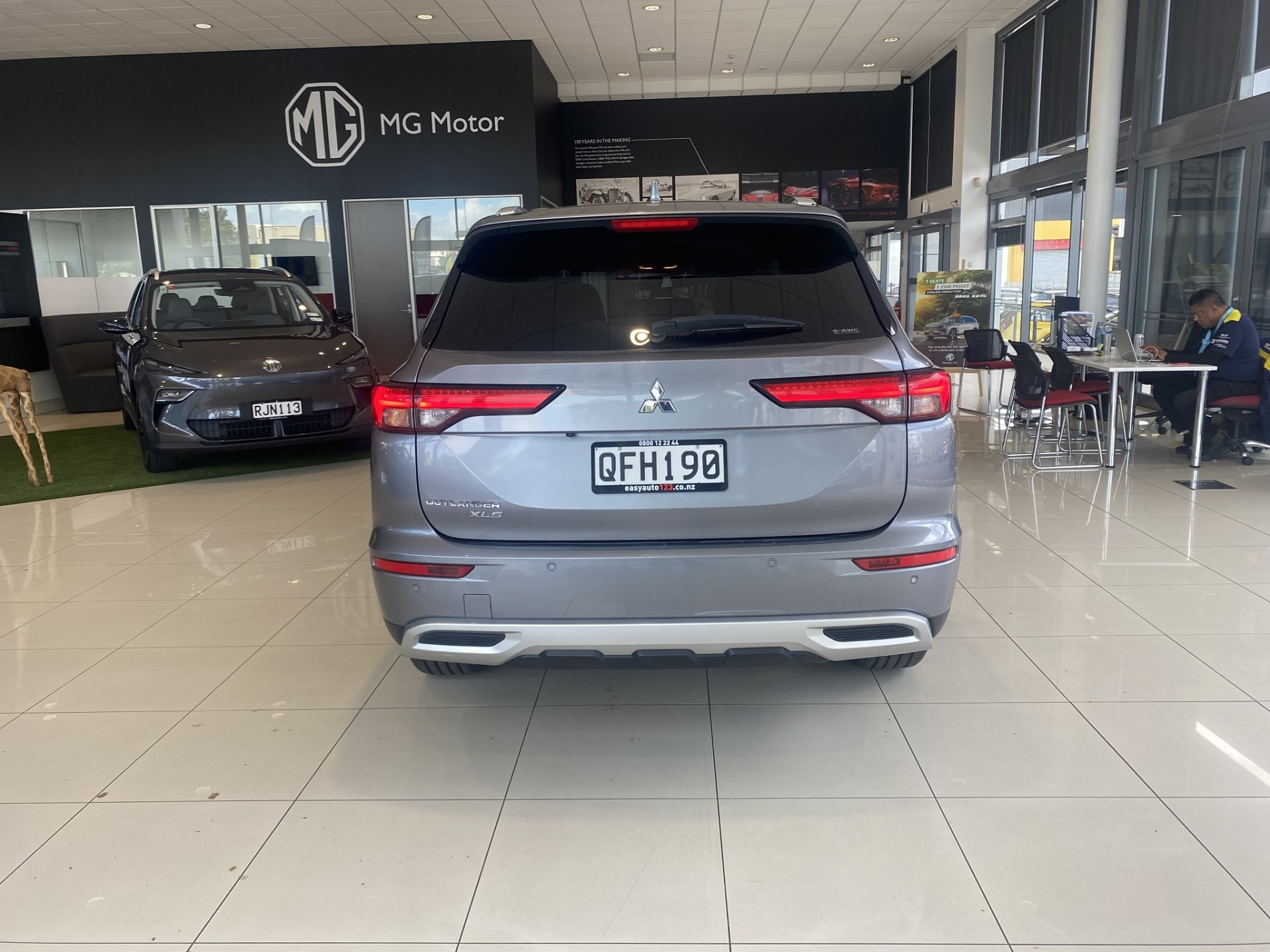 2023 Mitsubishi Outlander Xls 2.5P/4Wd/CVT 7-Seater - Image 5