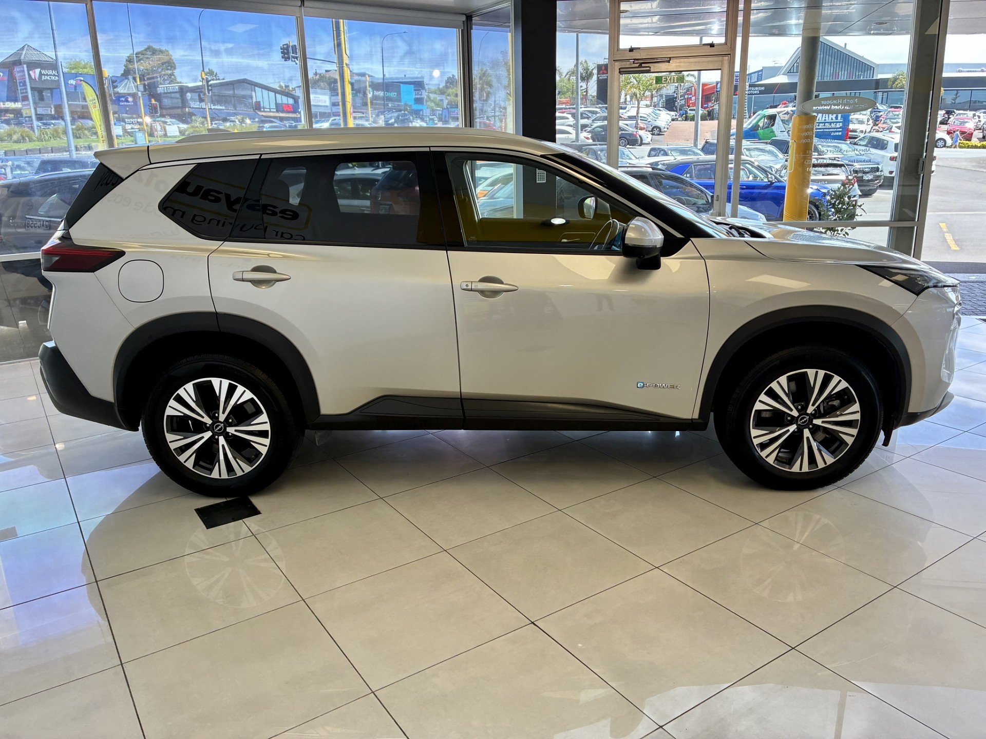 2023 Nissan X-Trail ST-L E-Power 1.5L Hybrid 4WD - Image 5