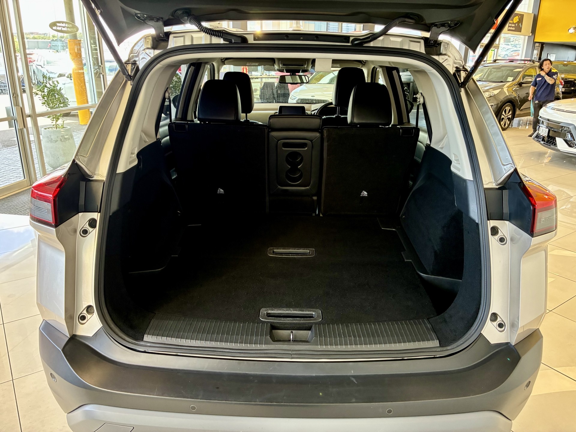 2023 Nissan X-Trail ST-L E-Power 1.5L Hybrid 4WD - Image 7