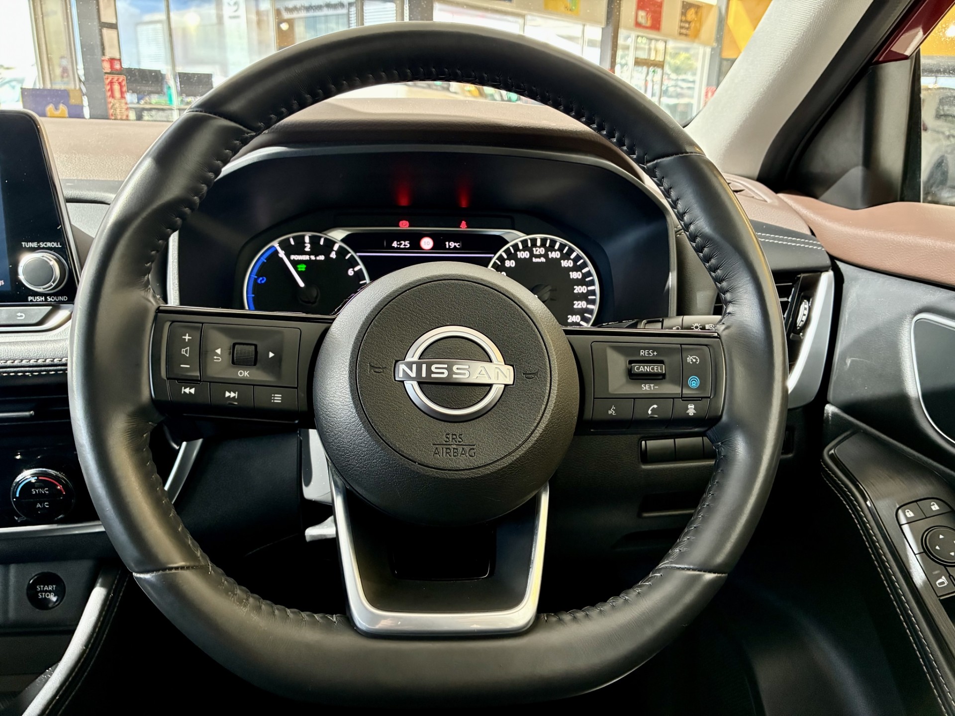 2023 Nissan X-Trail ST-L E-Power 1.5L Hybrid - Image 15