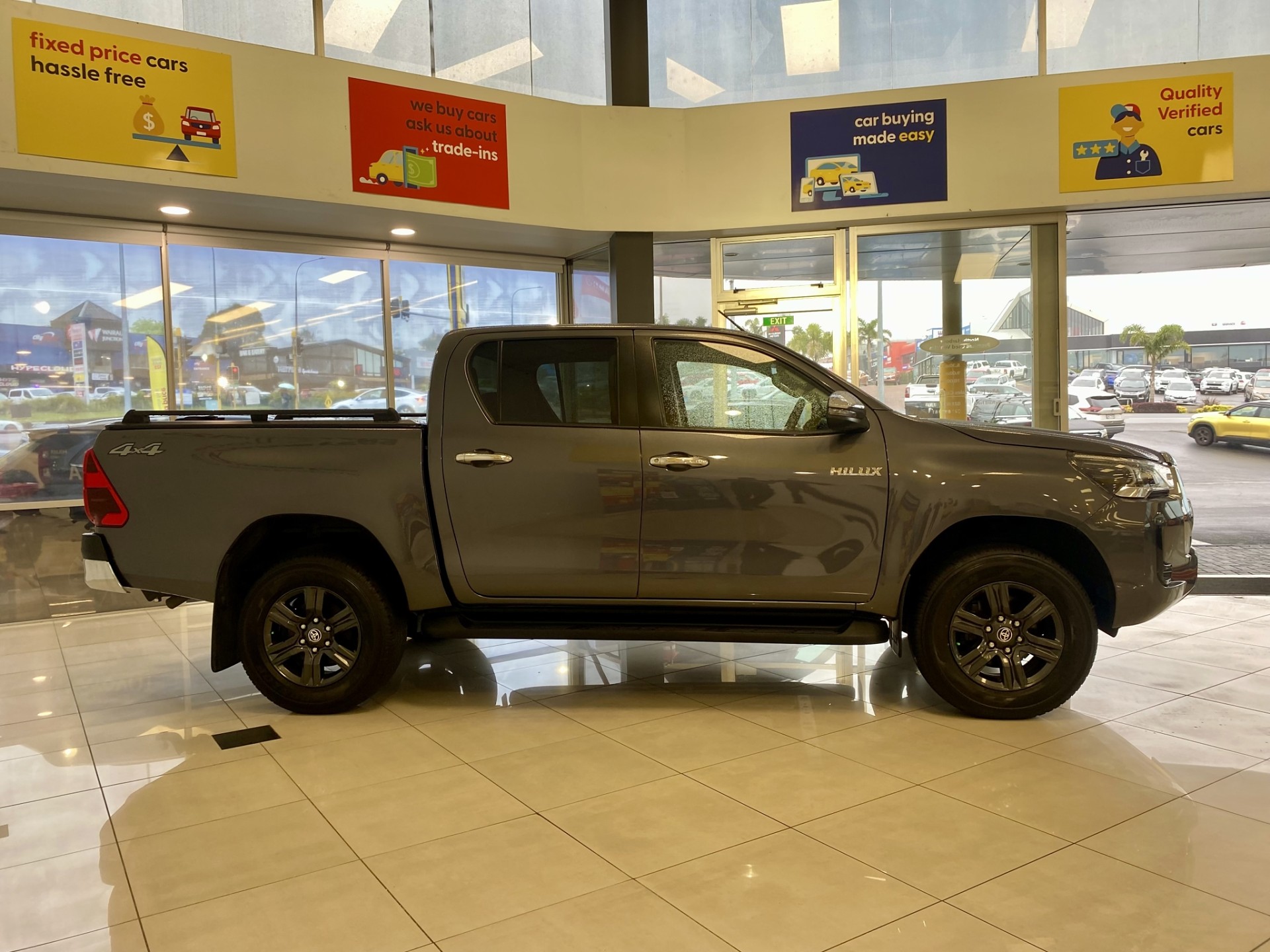 2023 Toyota Hilux SR5 2.8L DT 4WD - Image 5