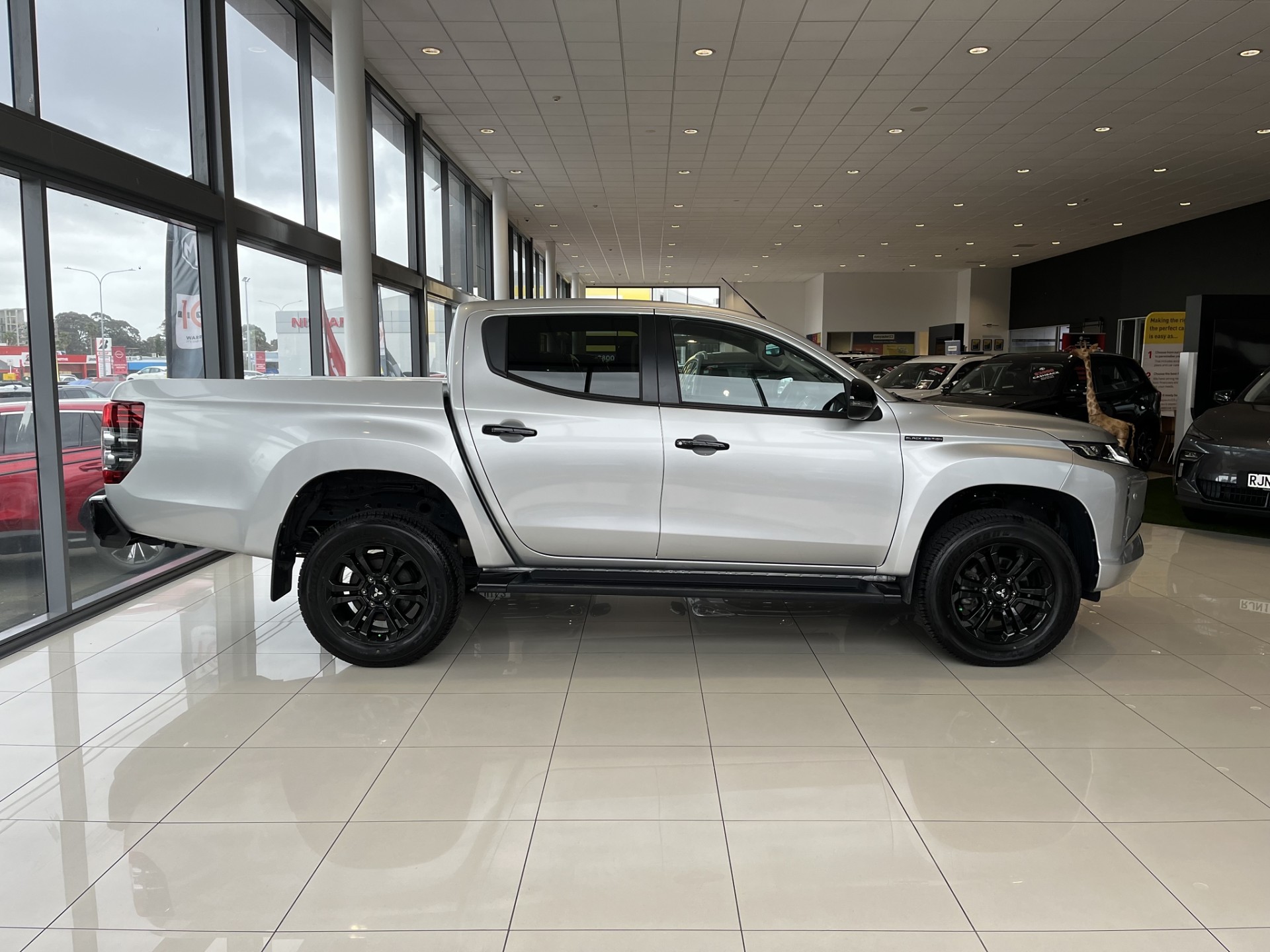 2024 Mitsubishi Triton Dc Vrxb 6At 2.4D - Image 3