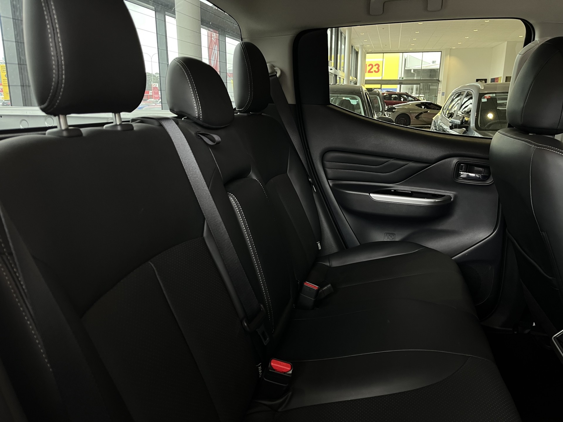 2024 Mitsubishi Triton Dc Vrxb 6At 2.4D - Image 11