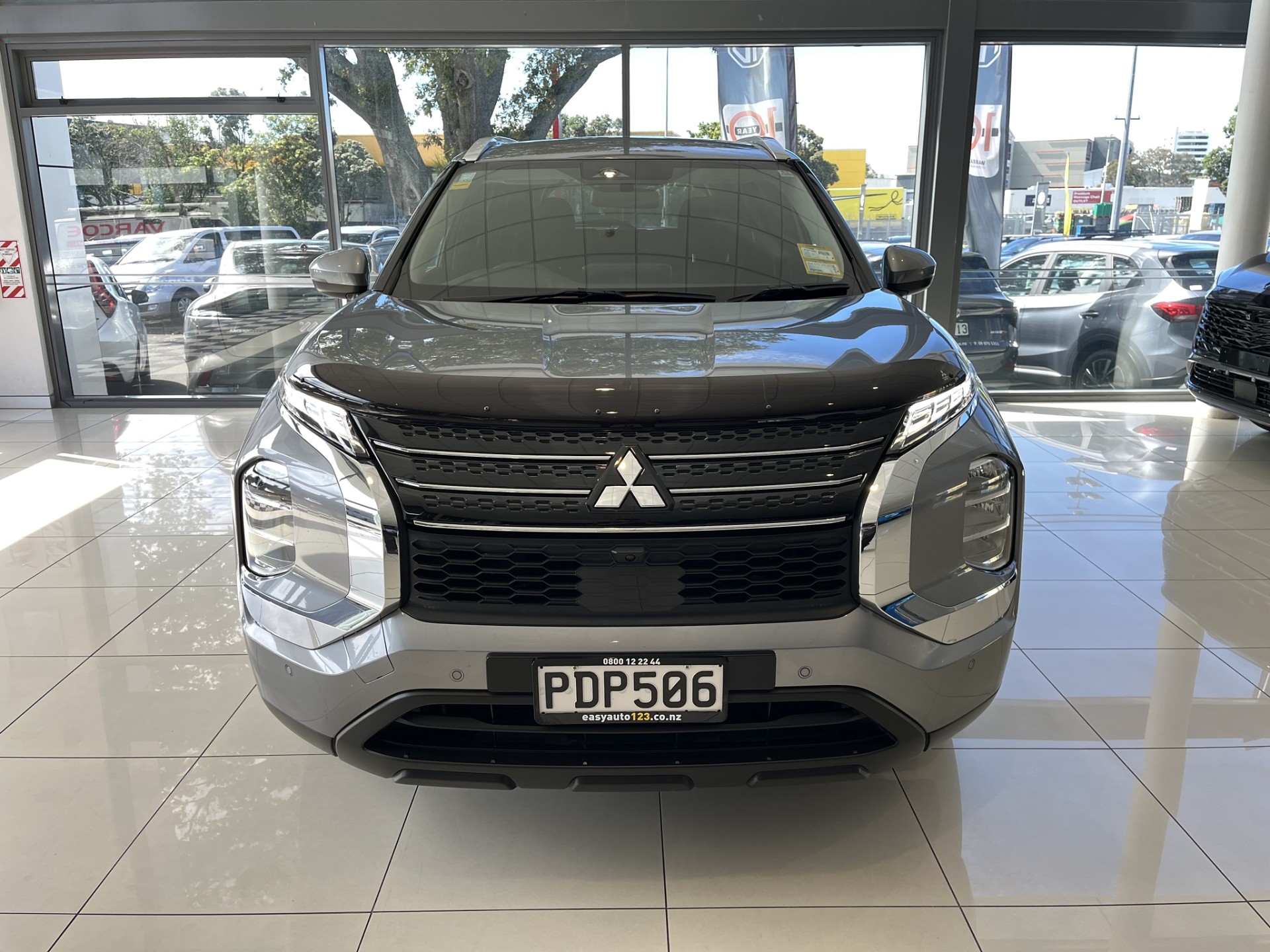 2022 Mitsubishi Outlander Ls Phev/4Wd/At - Image 2