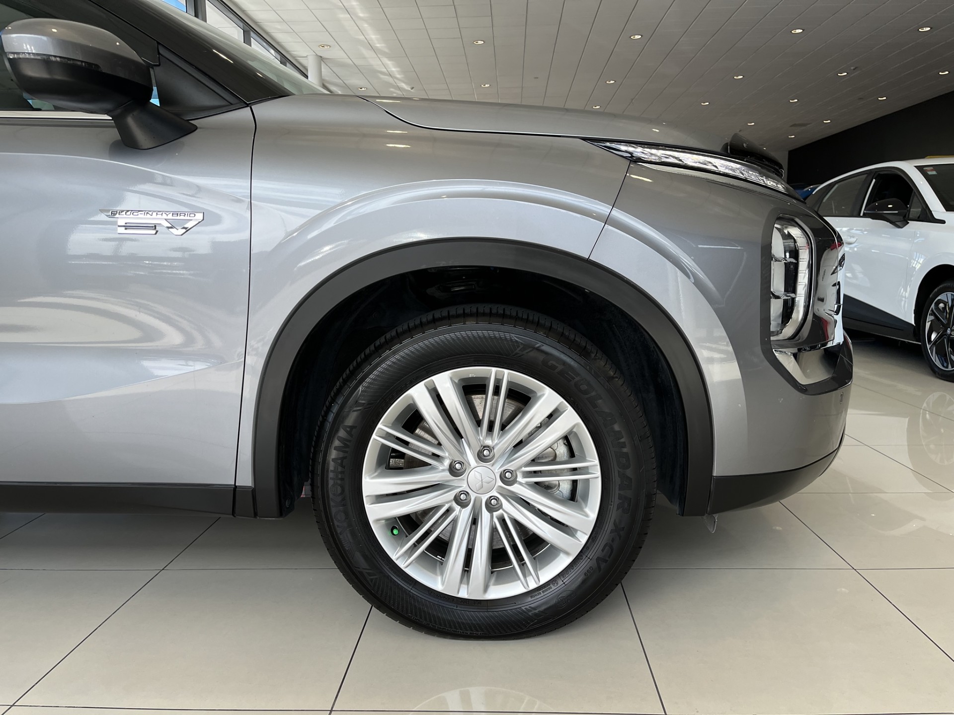 2022 Mitsubishi Outlander Ls Phev/4Wd/At - Image 6