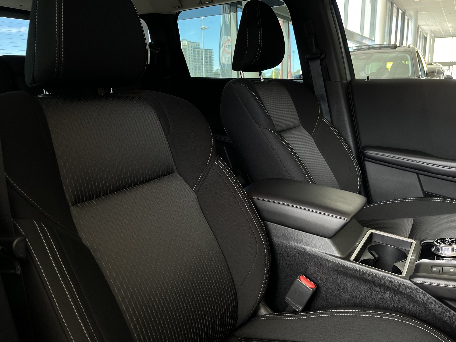 2022 Mitsubishi Outlander Ls Phev/4Wd/At - Image 12