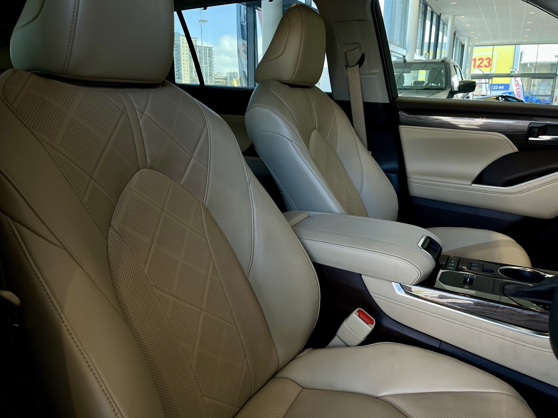 2022 Toyota Highlander Limited Zr 2.5Ph/4Wd - Image 11