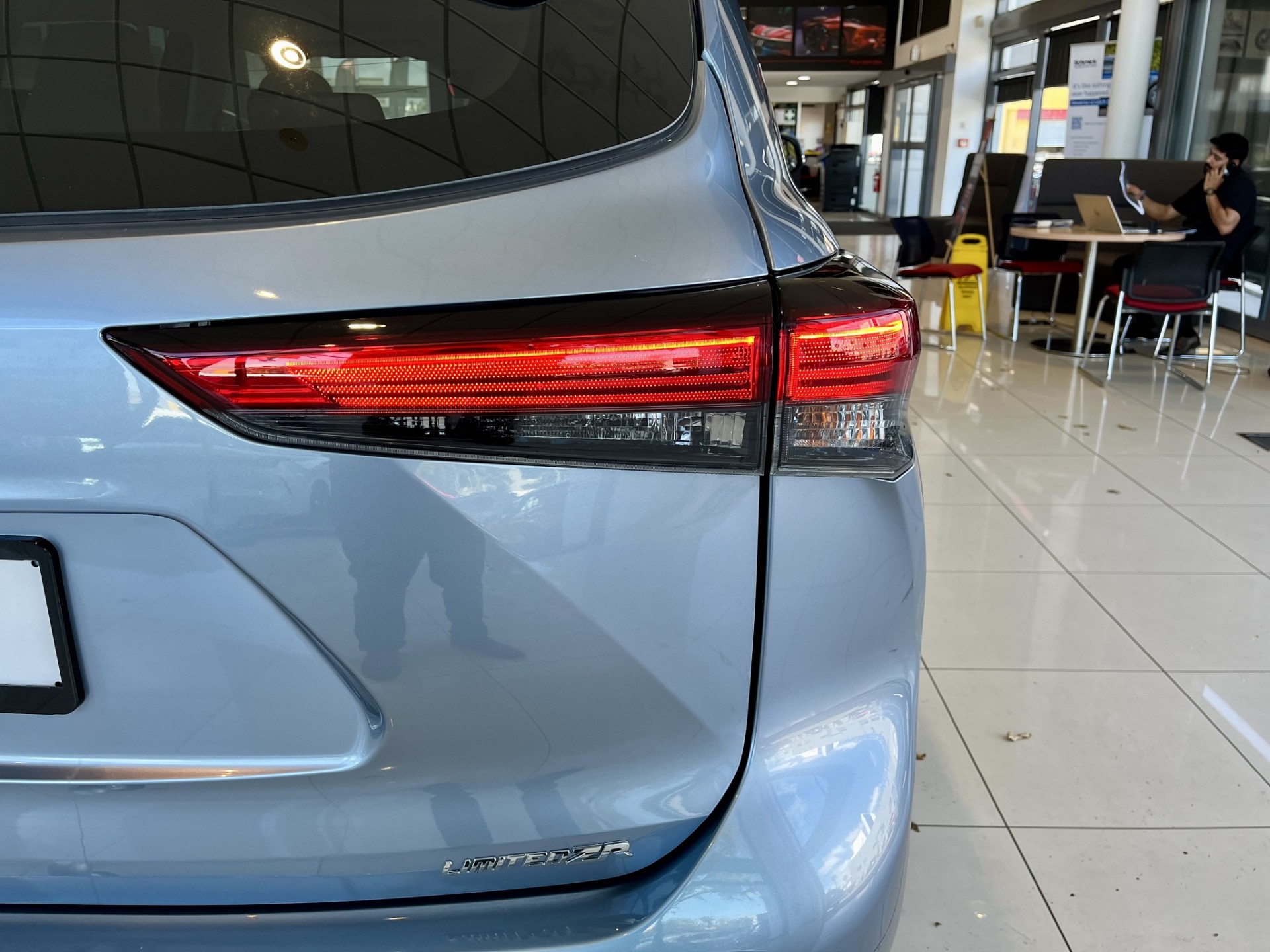 2022 Toyota Highlander Limited Zr 2.5Ph/4Wd - Image 9