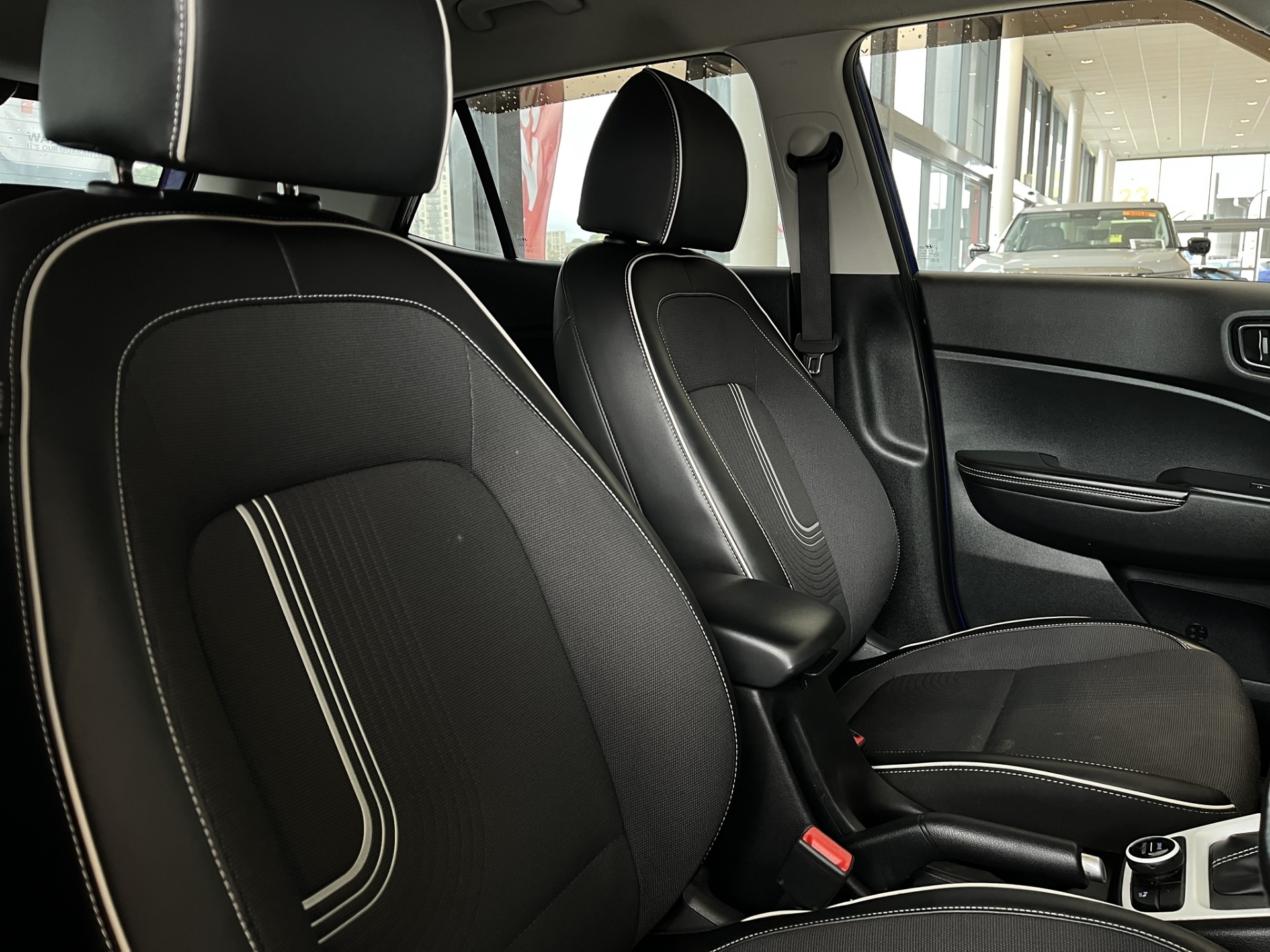 2023 Hyundai Venue Elite 1.6P/6At - Image 12