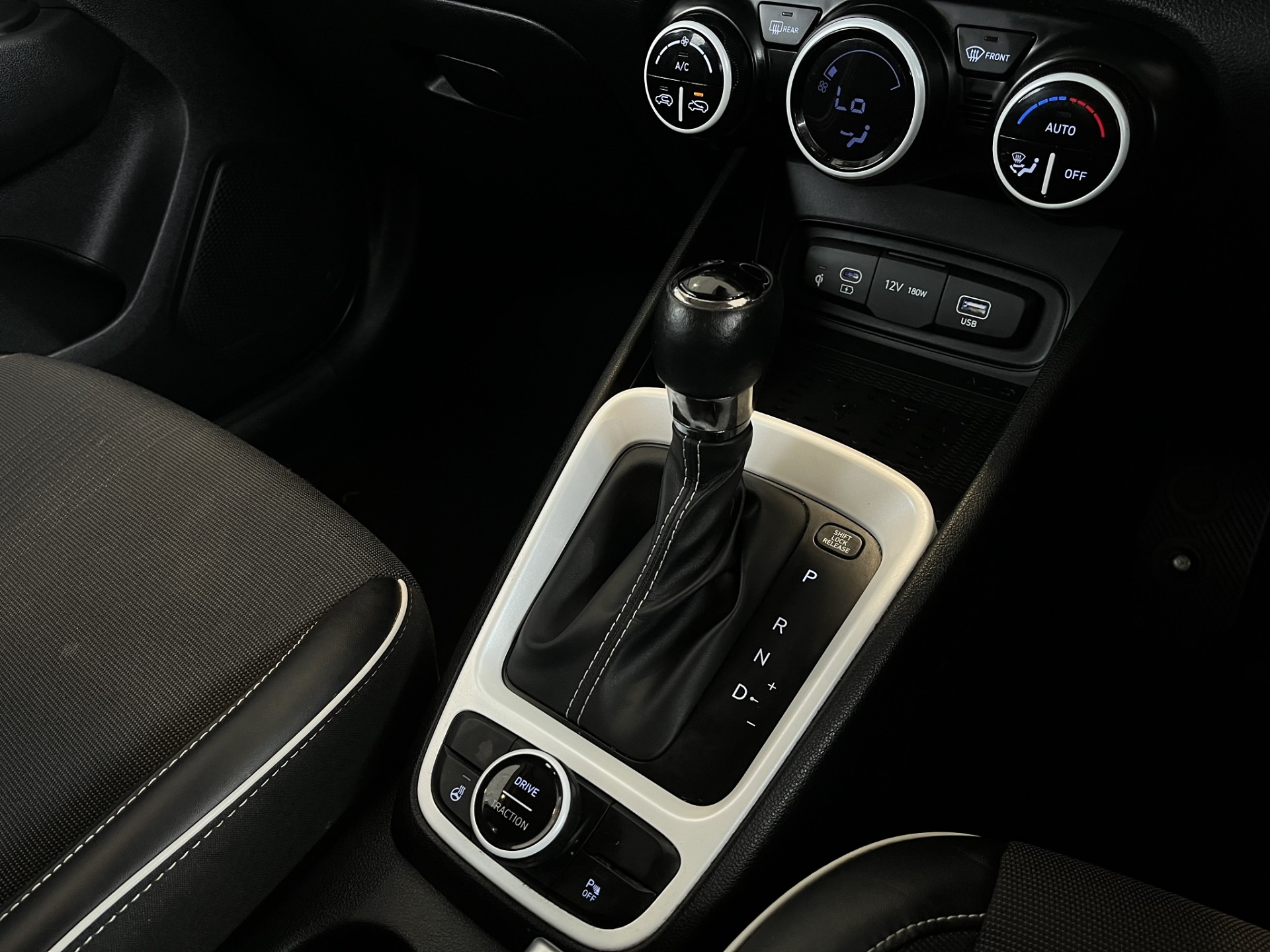 2023 Hyundai Venue Elite 1.6P/6At - Image 20