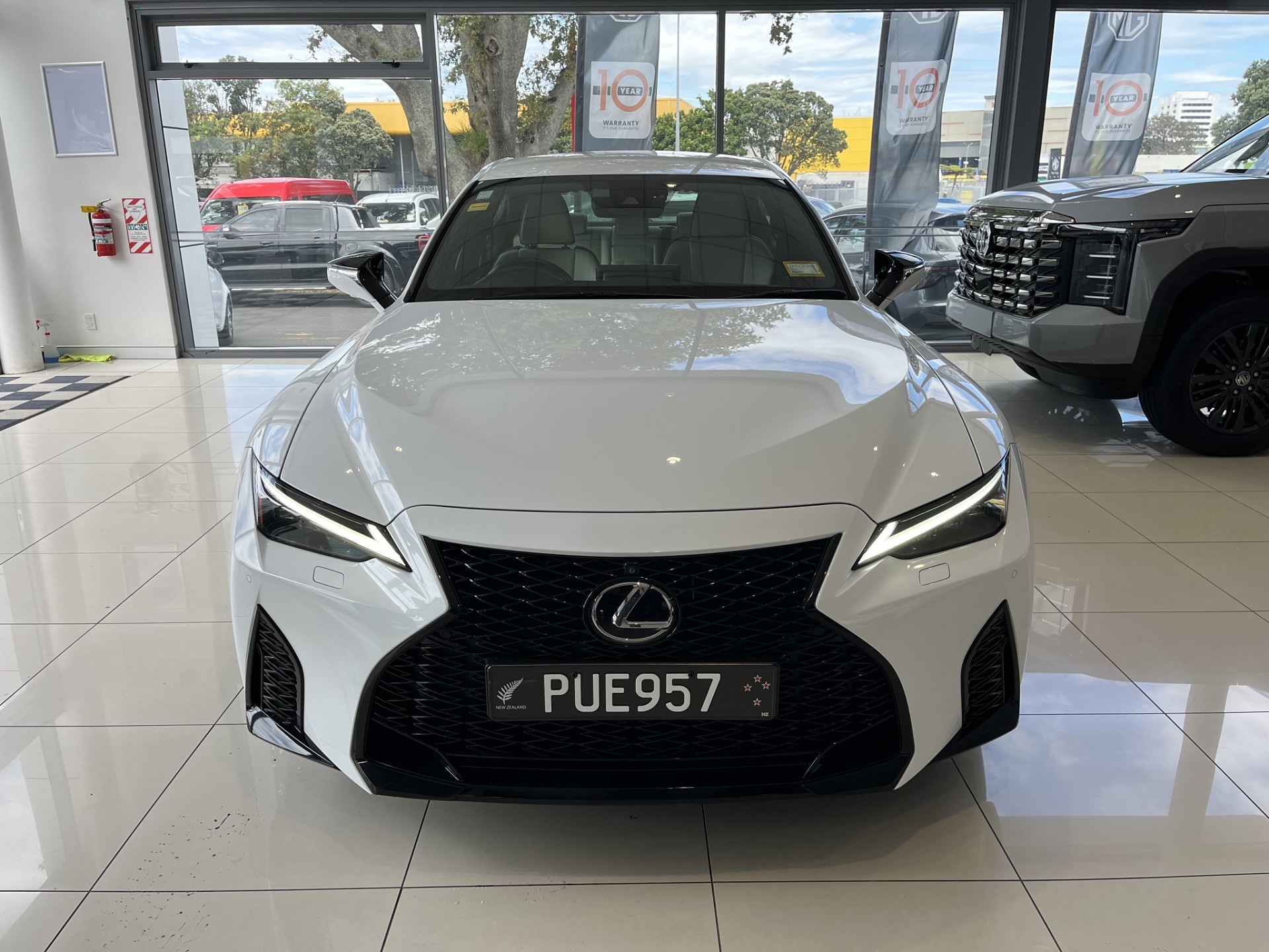 2023 Lexus IS 300H F Sport 2.5Ph/Hd - Image 2