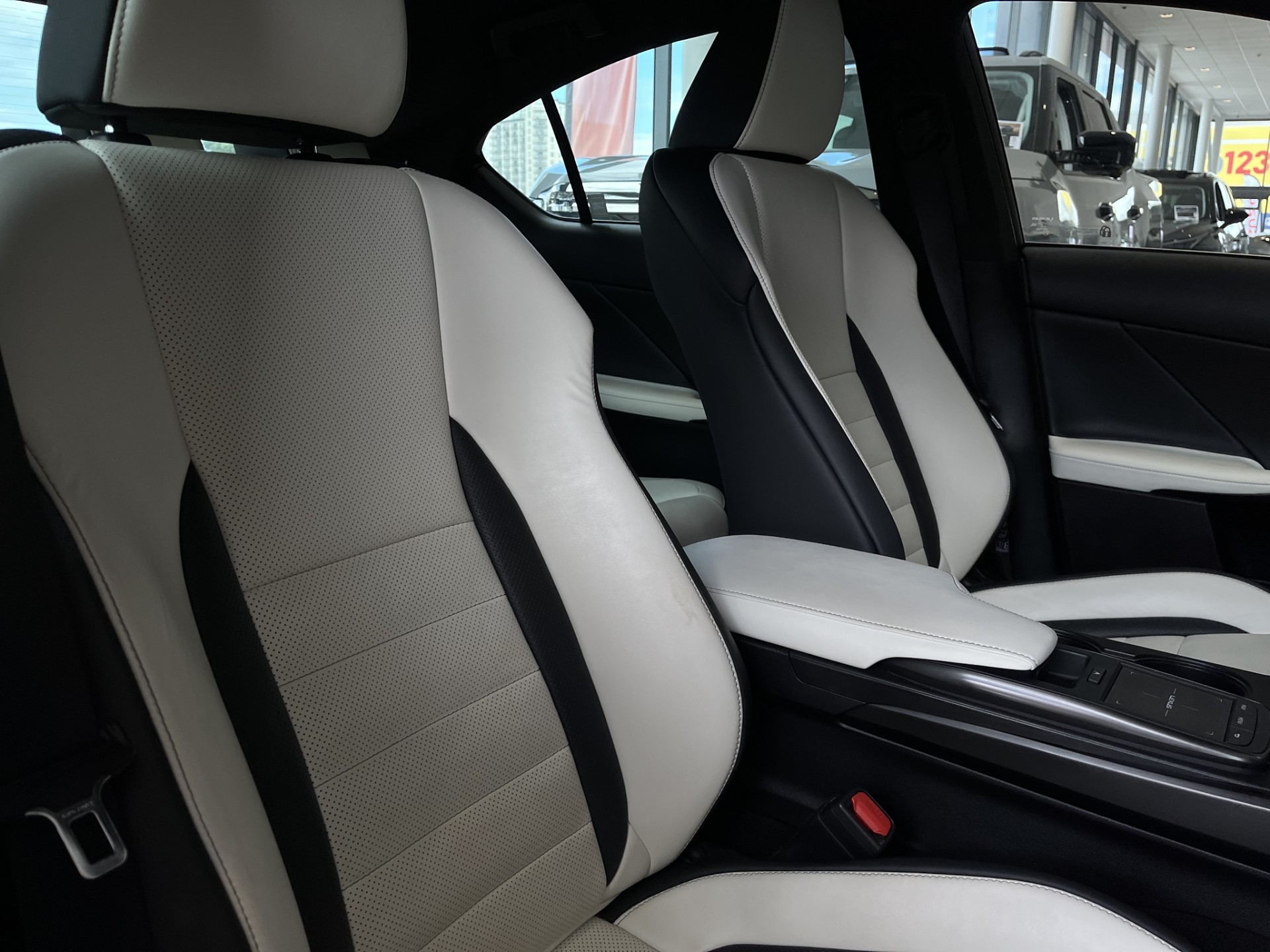 2023 Lexus IS 300H F Sport 2.5Ph/Hd - Image 12