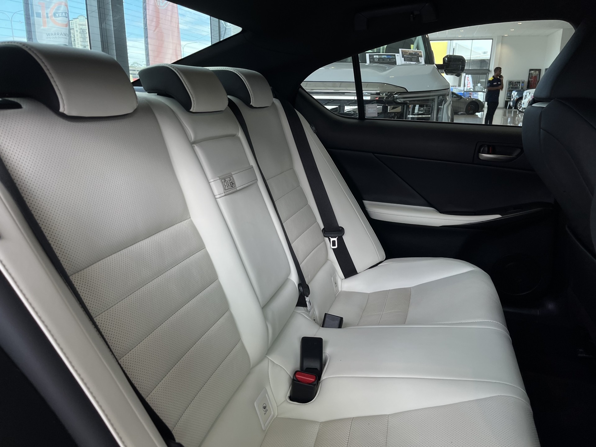 2023 Lexus IS 300H F Sport 2.5Ph/Hd - Image 13