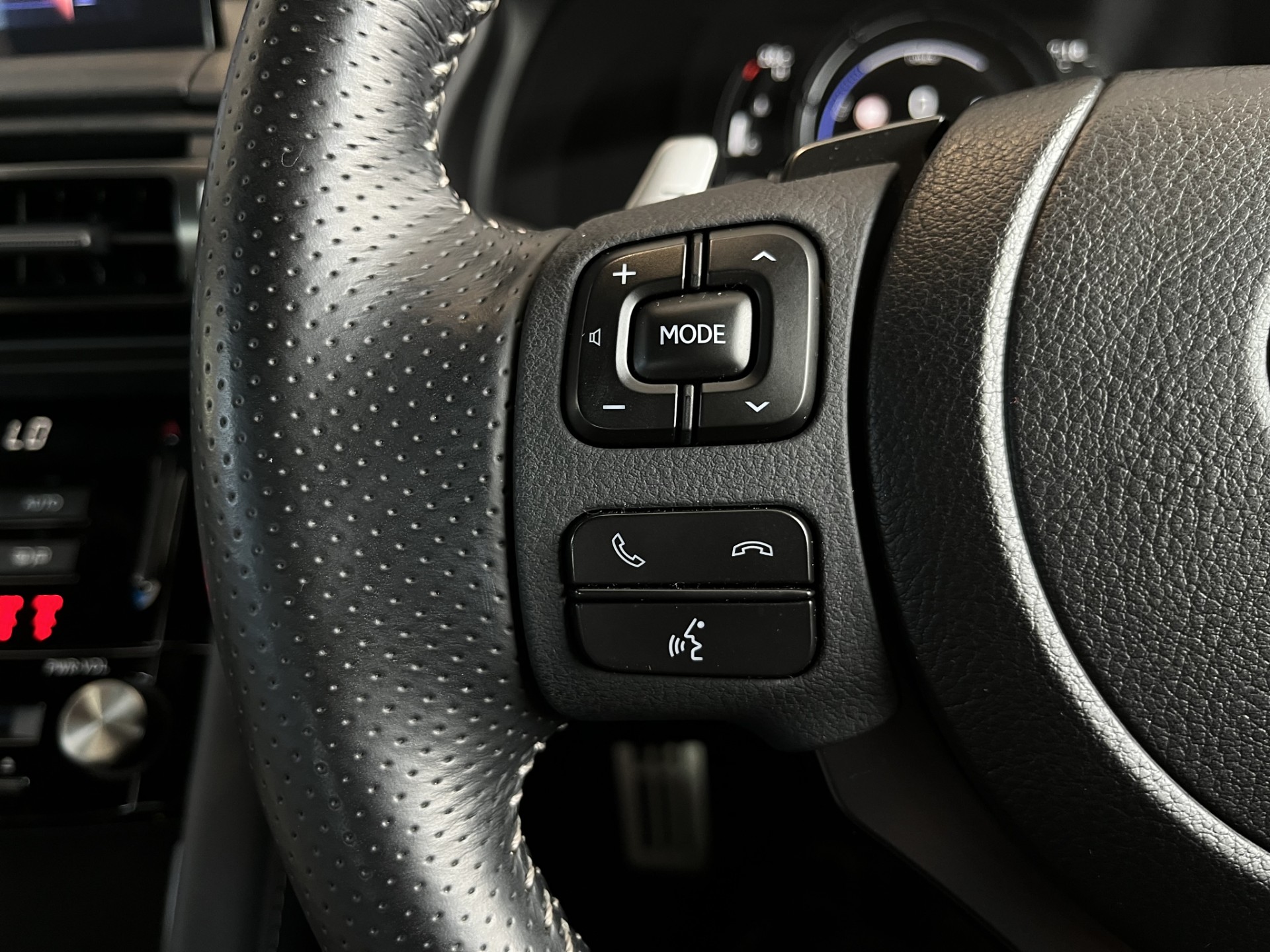 2023 Lexus IS 300H F Sport 2.5Ph/Hd - Image 16