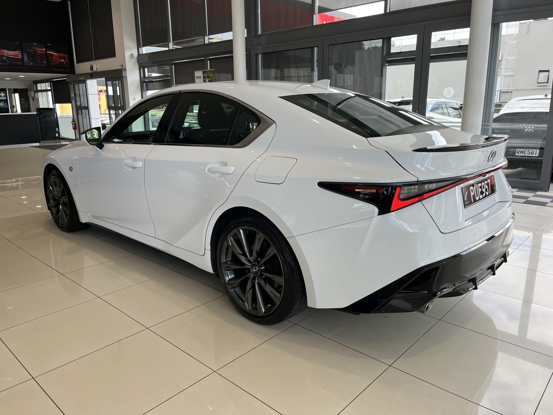 2023 Lexus IS 300H F Sport 2.5Ph/Hd - Image 7