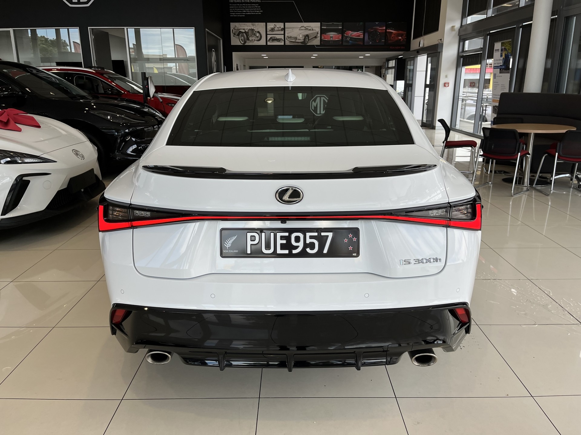 2023 Lexus IS 300H F Sport 2.5Ph/Hd - Image 8