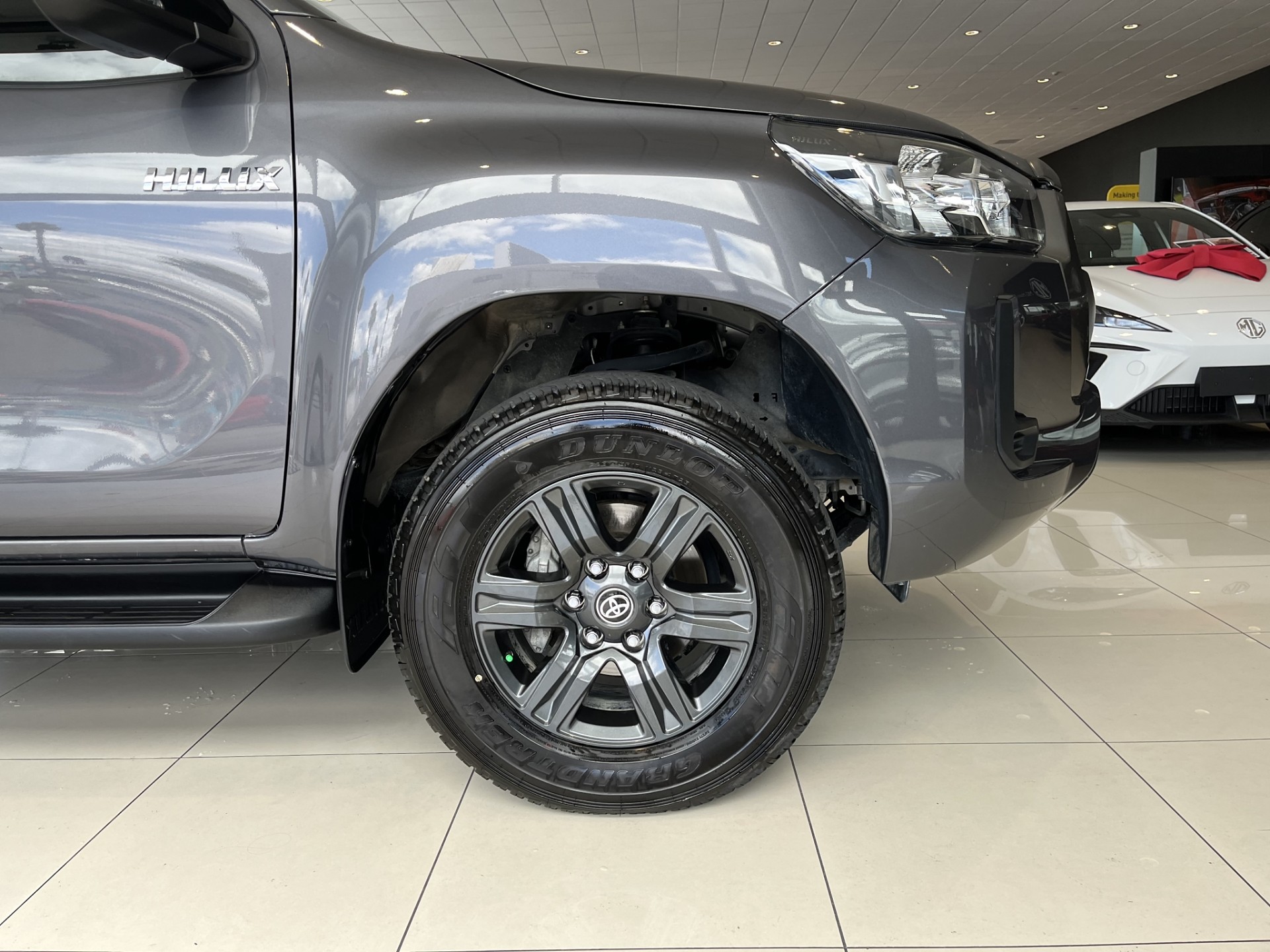 2023 Toyota Hilux SR 2.8D 4WD - Image 8