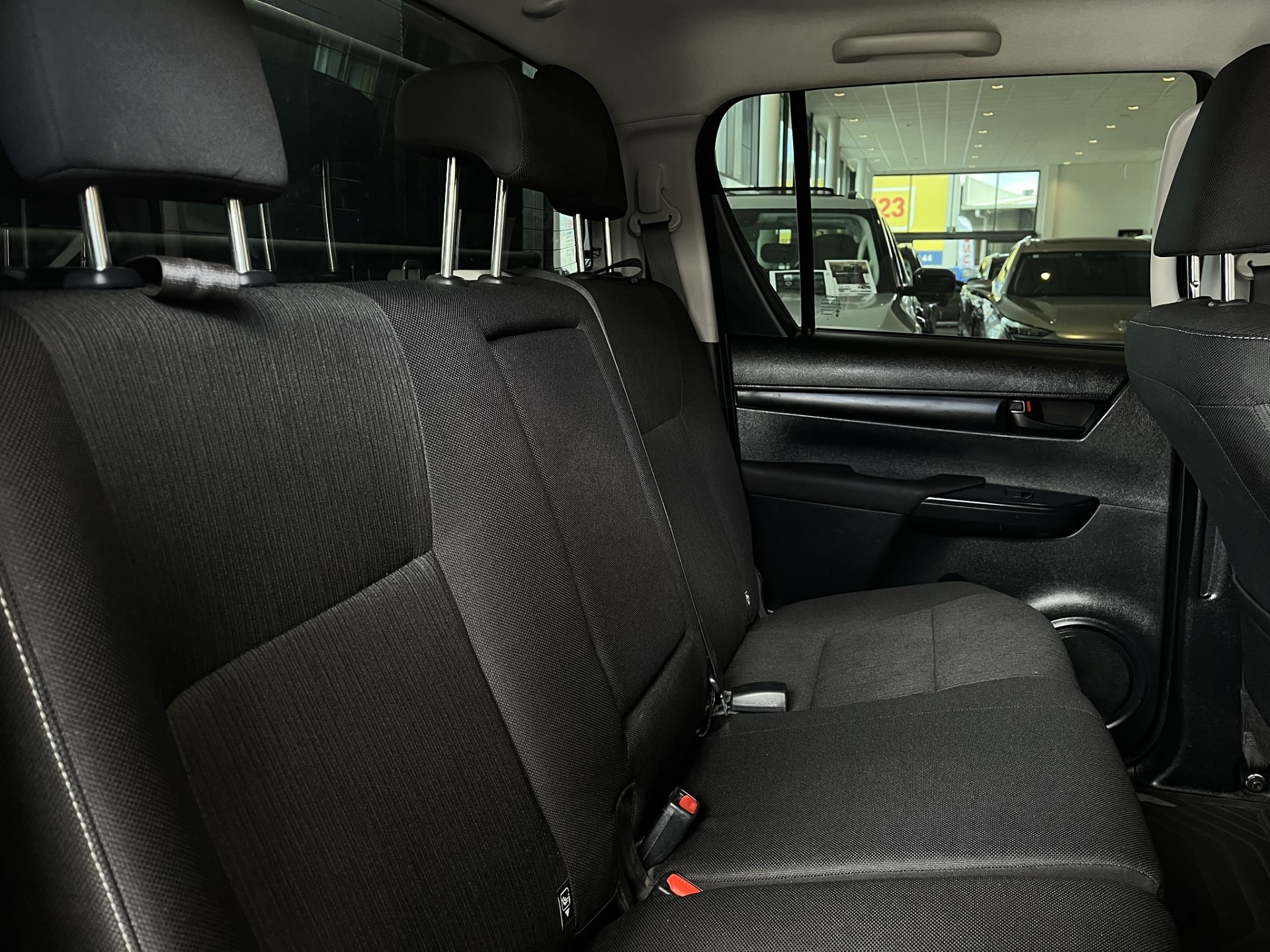 2023 Toyota Hilux SR 2.8D 4WD - Image 13