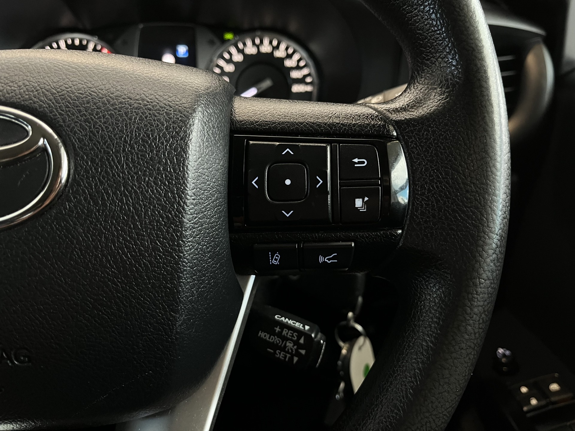 2023 Toyota Hilux SR 2.8D 4WD - Image 16