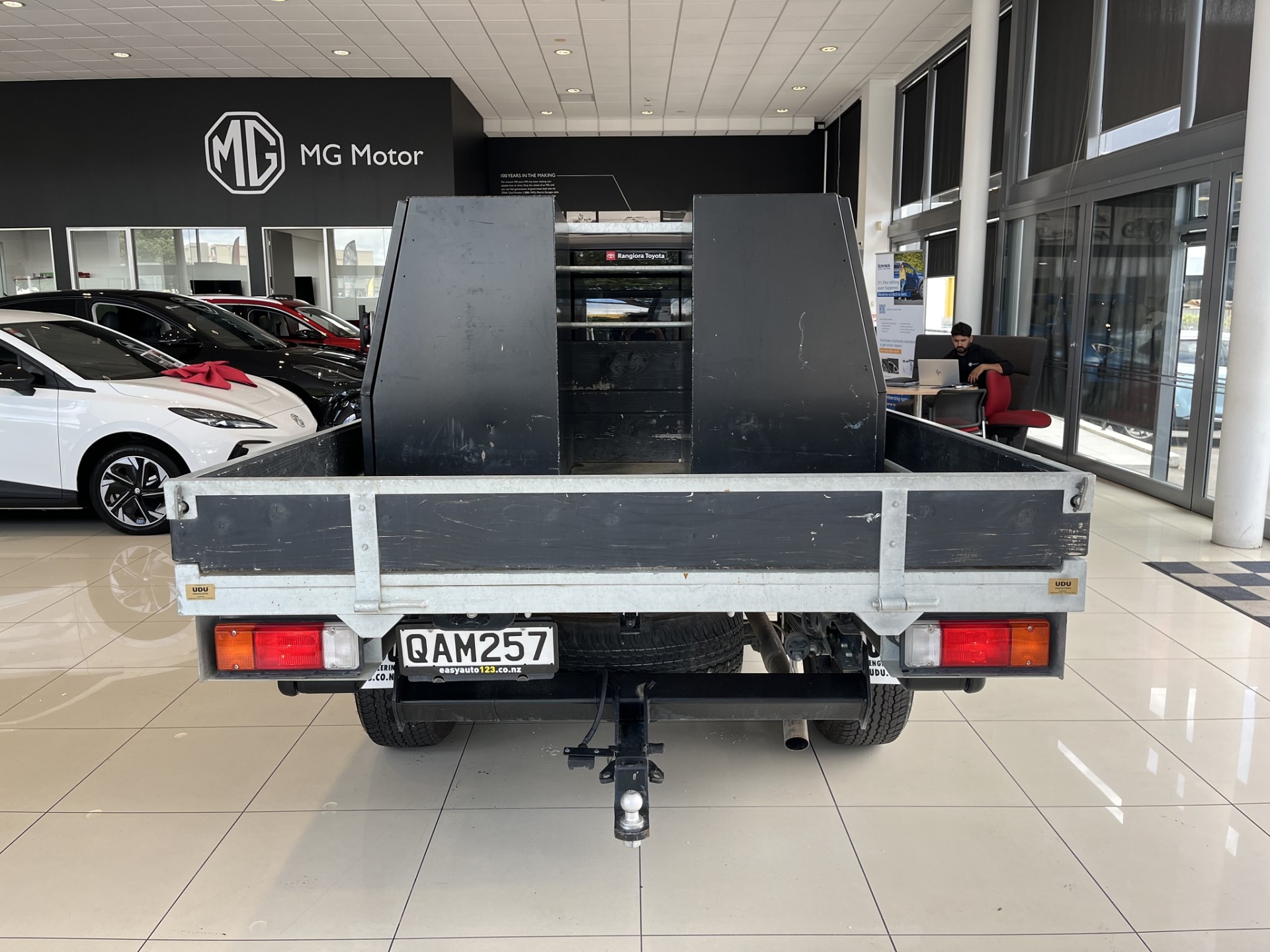 2023 Toyota Hilux SR 2.8D 4WD - Image 6