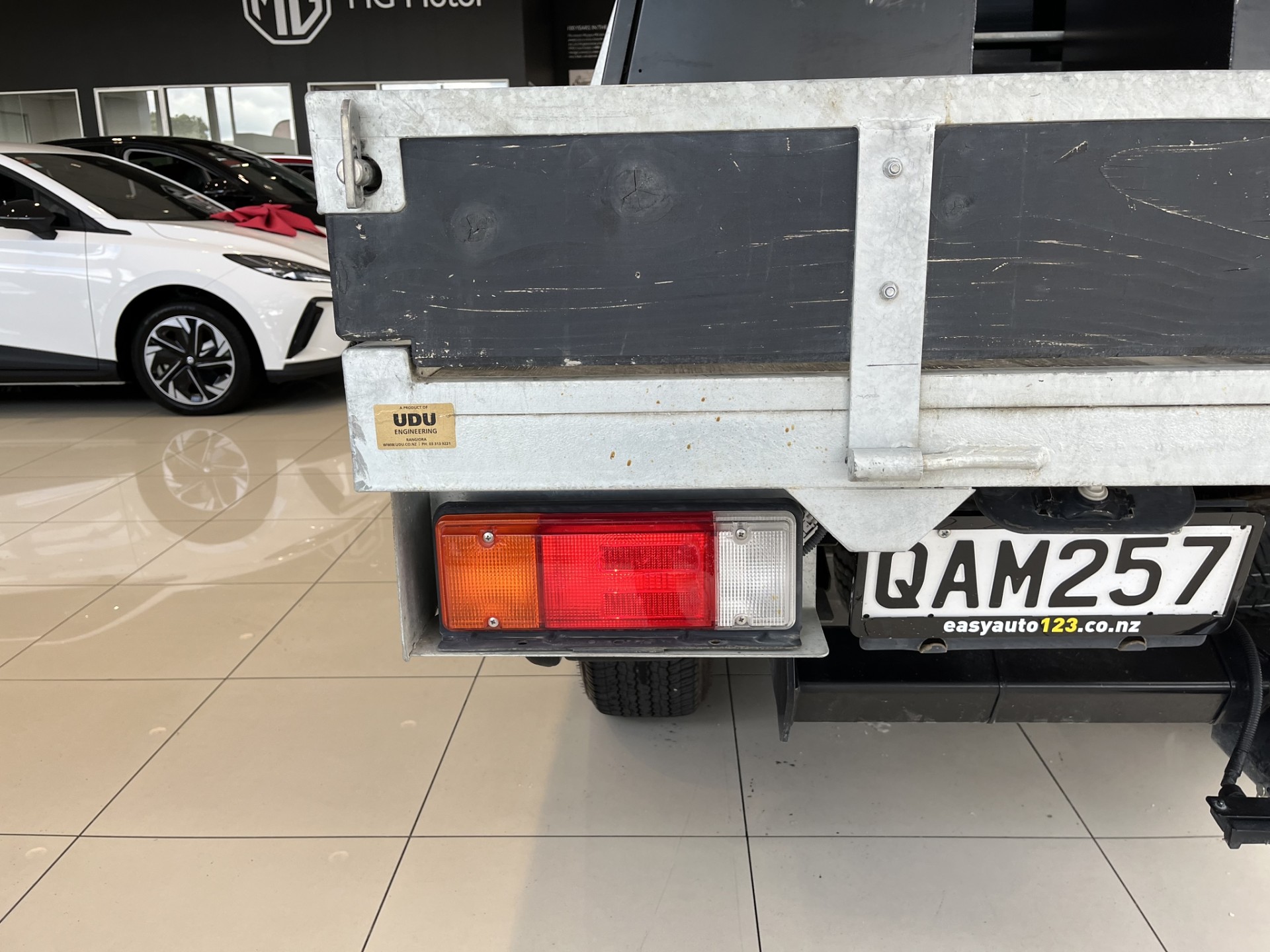 2023 Toyota Hilux SR 2.8D 4WD - Image 7