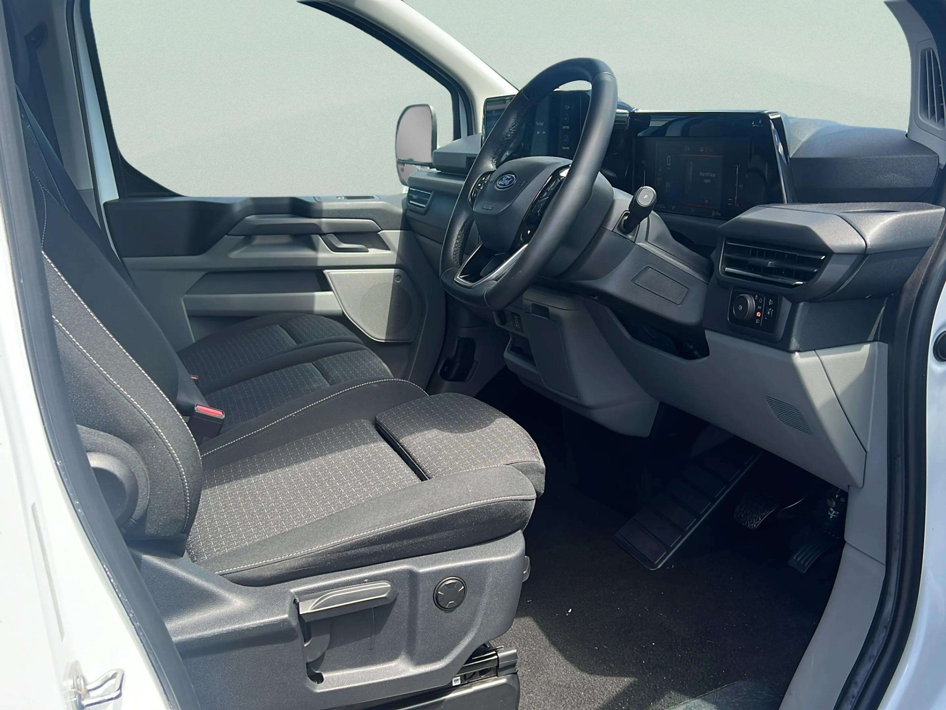 2024 Ford Transit Tourneo Custom 2.0D 9 Seater - Image 13