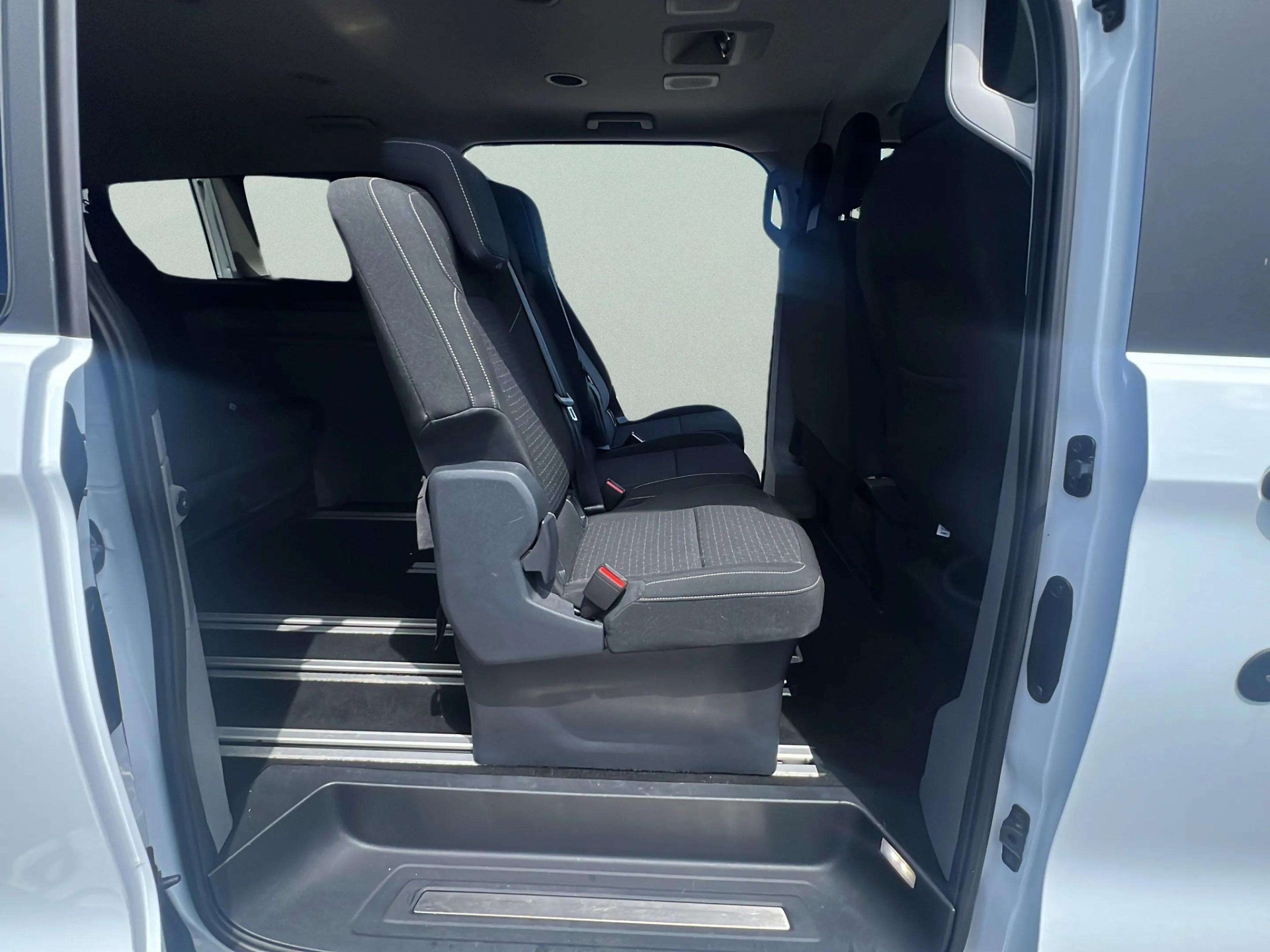 2024 Ford Transit Tourneo Custom 2.0D 9 Seater - Image 19