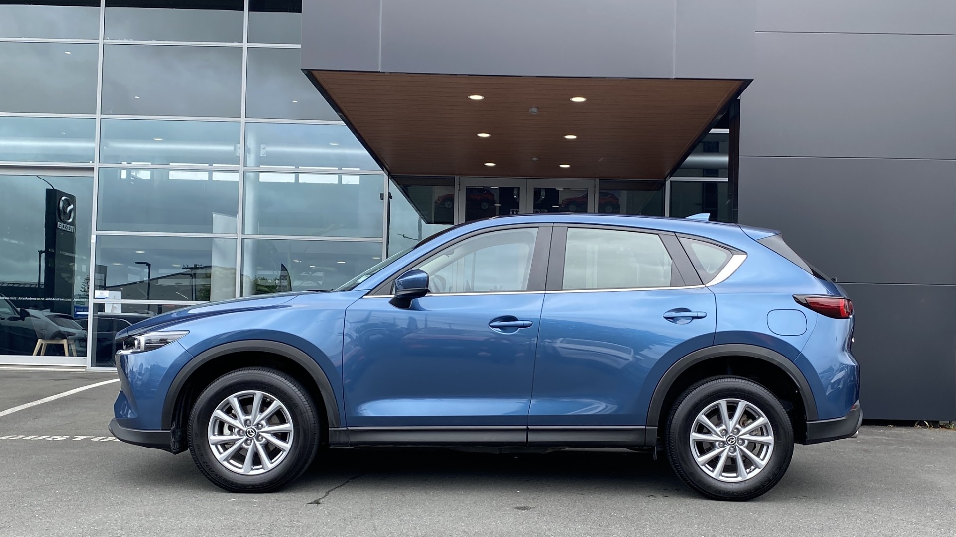 2024 Mazda CX-5 Glx Ptr 2.0P/6At - Image 2