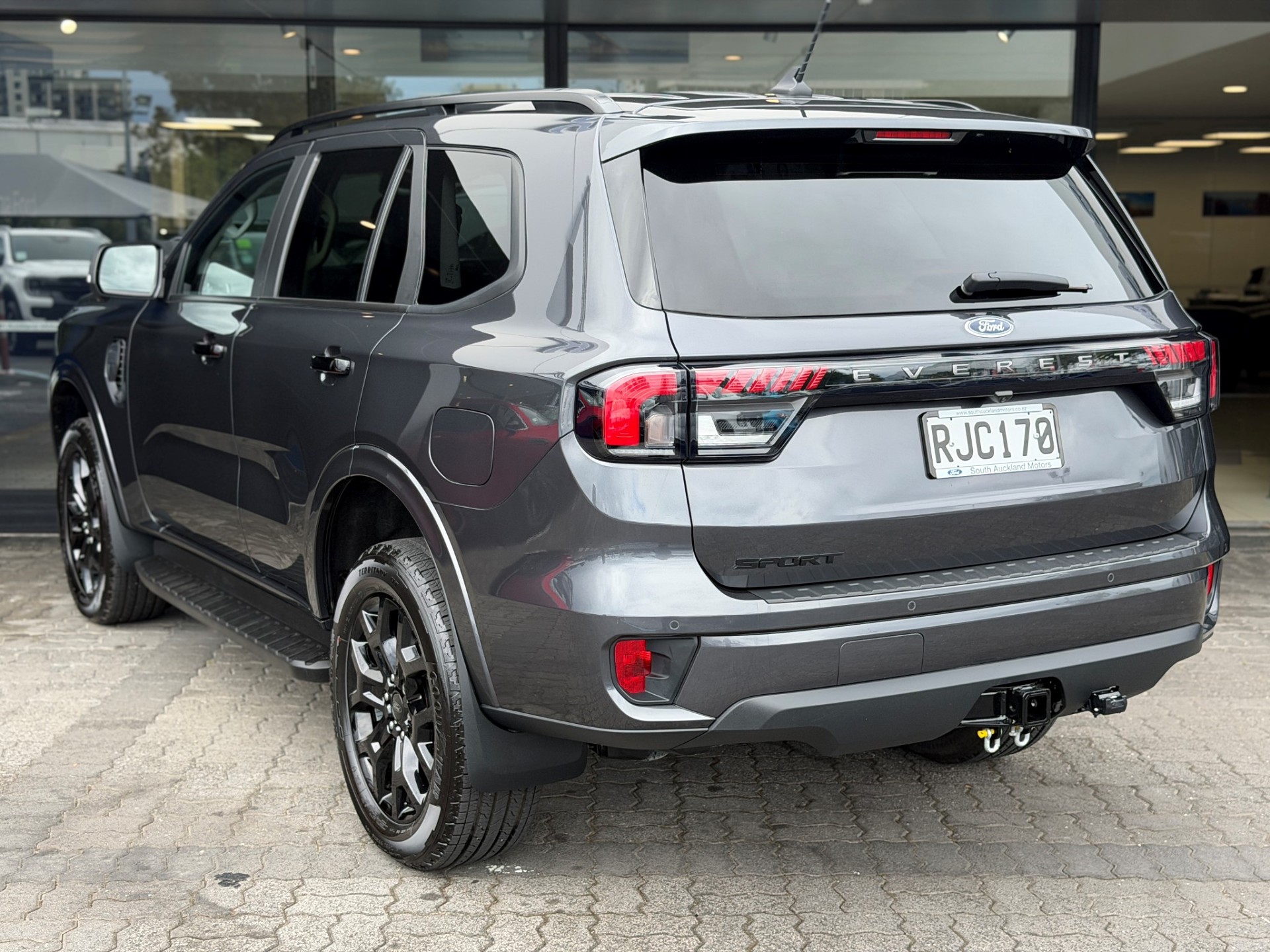 2025 Ford Everest SPORT 4WD 2.0 Bi Turbo 4X4 - Image 10