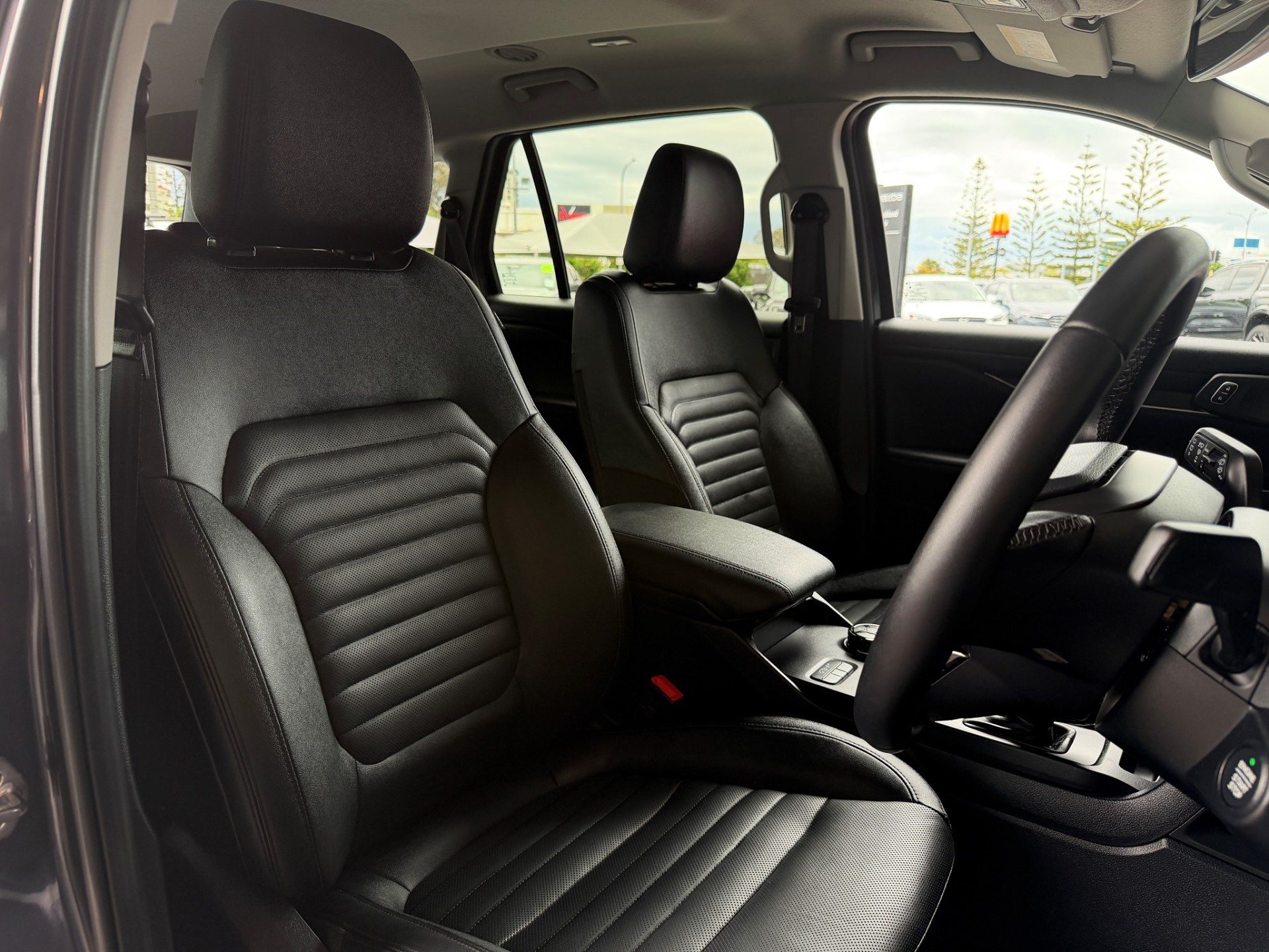 2025 Ford Everest SPORT 4WD 2.0 Bi Turbo 4X4 - Image 13