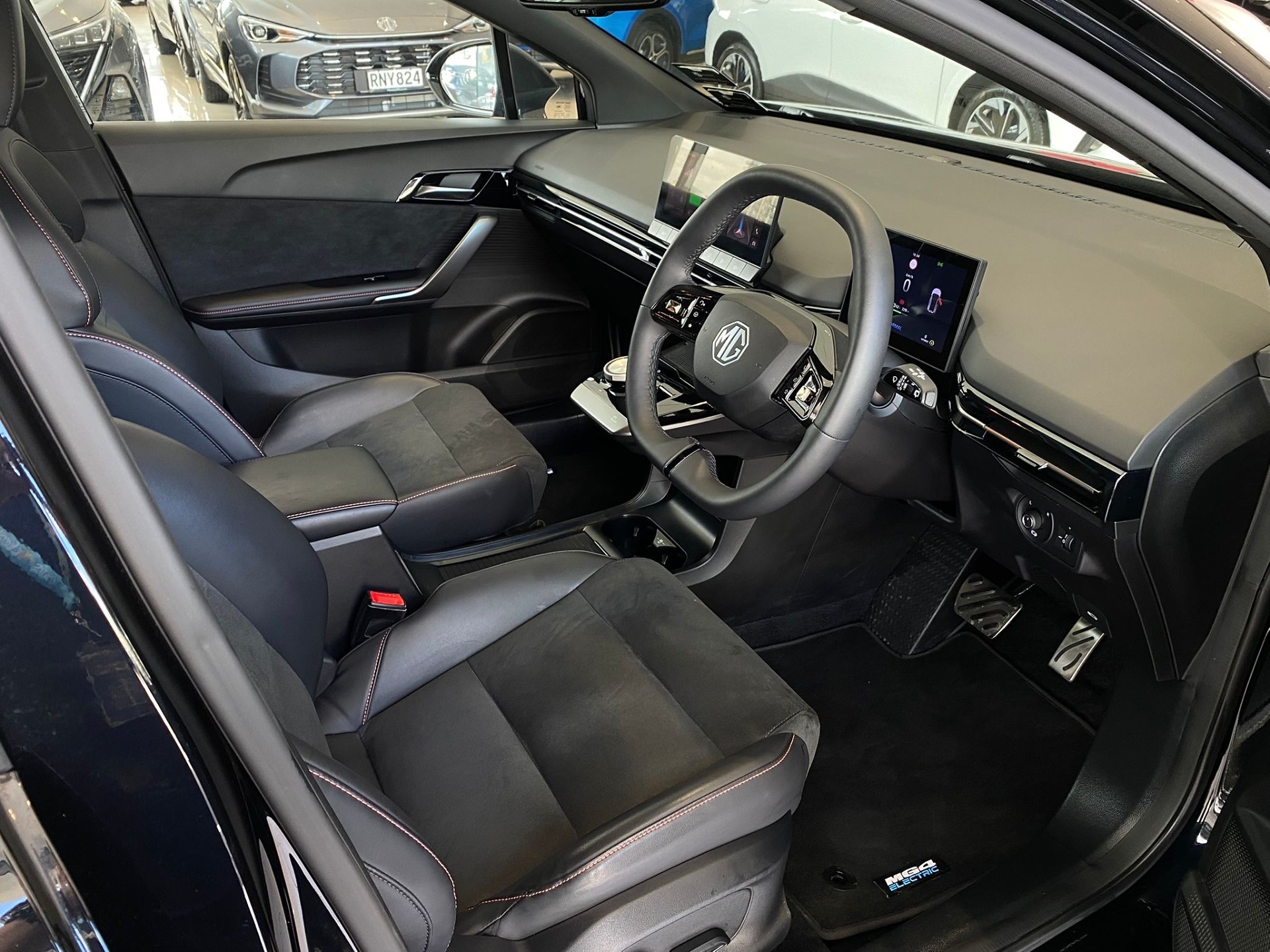 2025 MG MG4 Essence 64Kwh/Ev/4Wd - Image 10