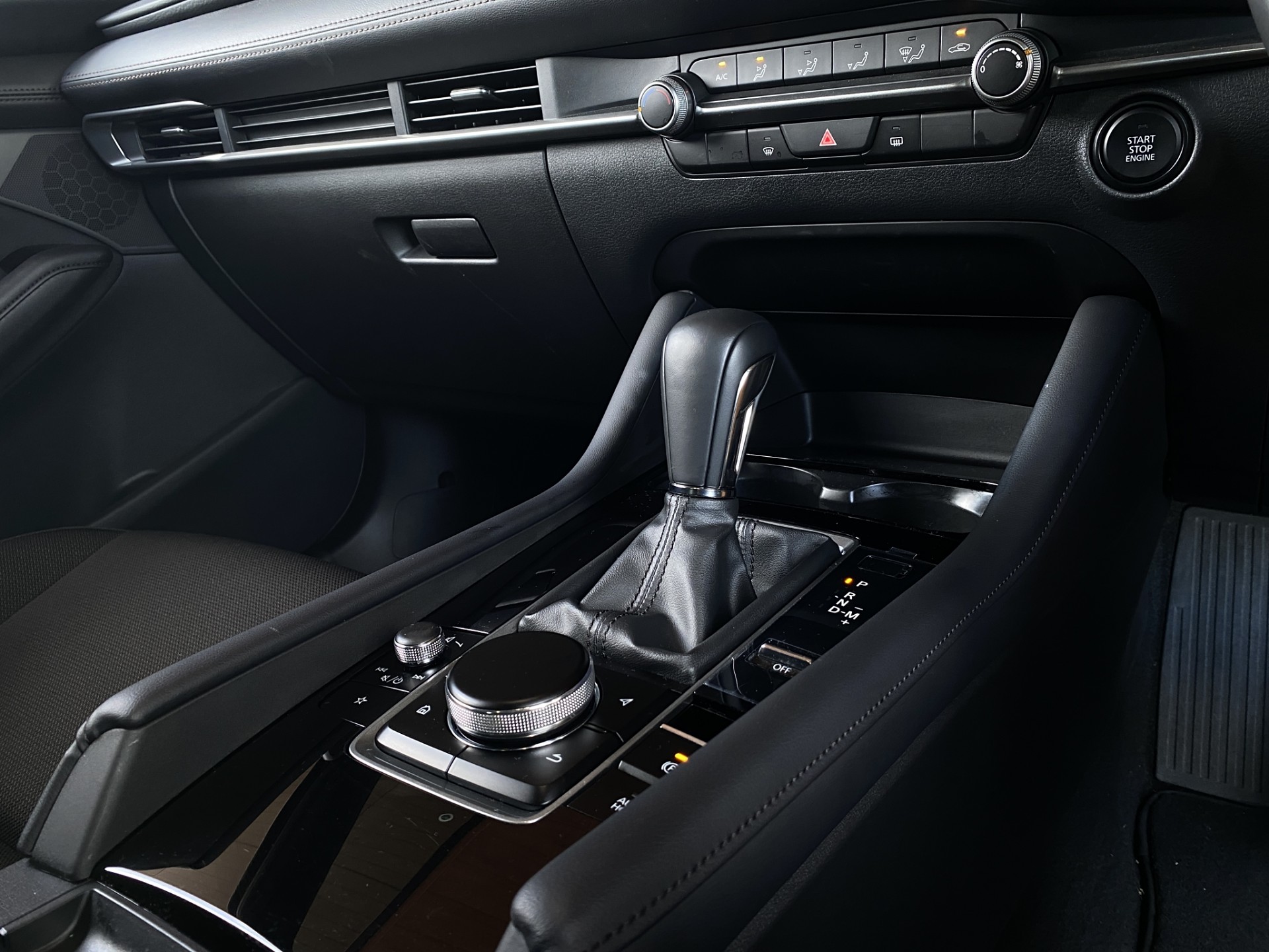 2025 Mazda 3 Gsx 2.0P/6At - Image 11