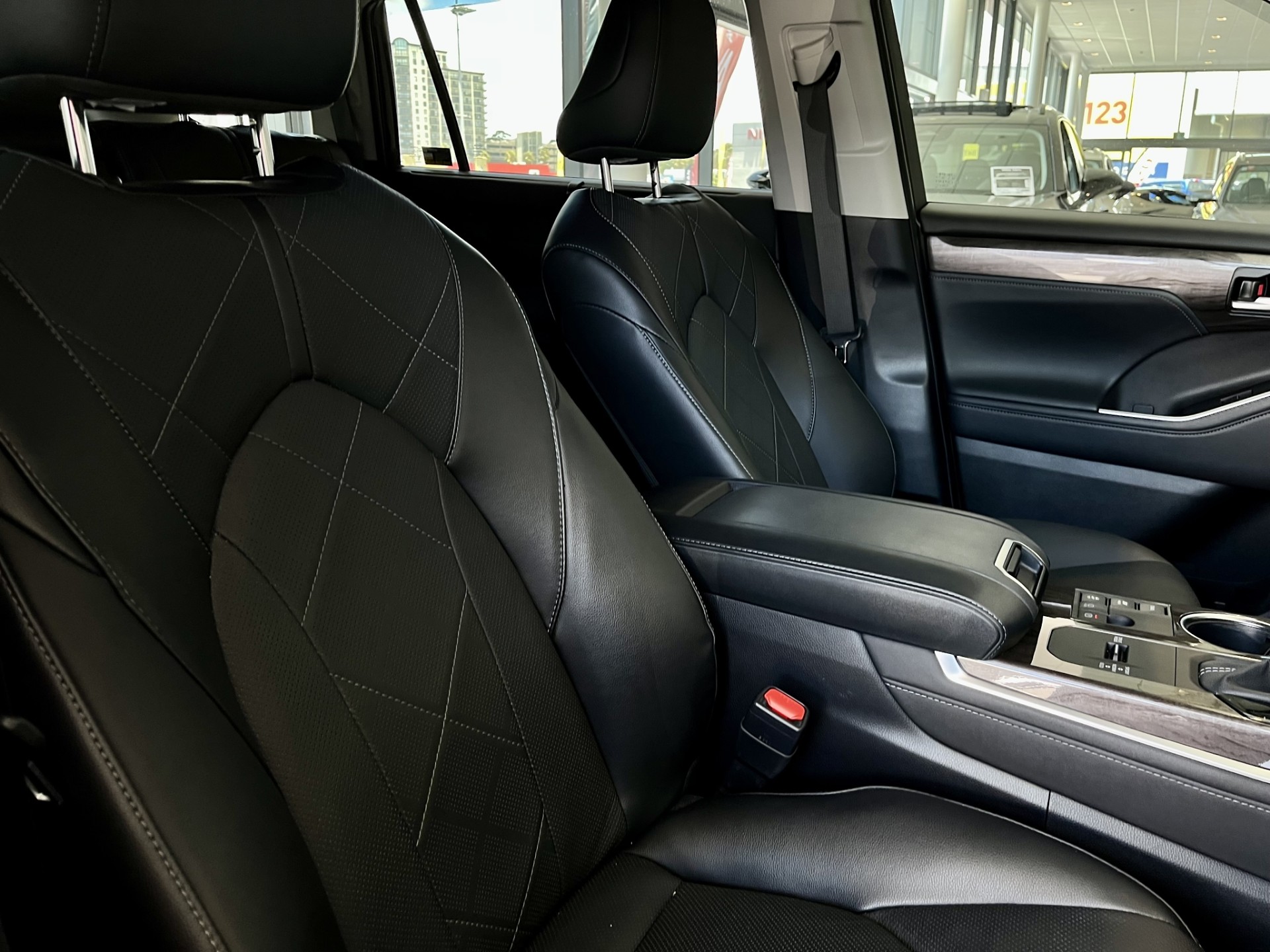 2025 Toyota Highlander Limited Zr 2.5Ph/4Wd - Image 12