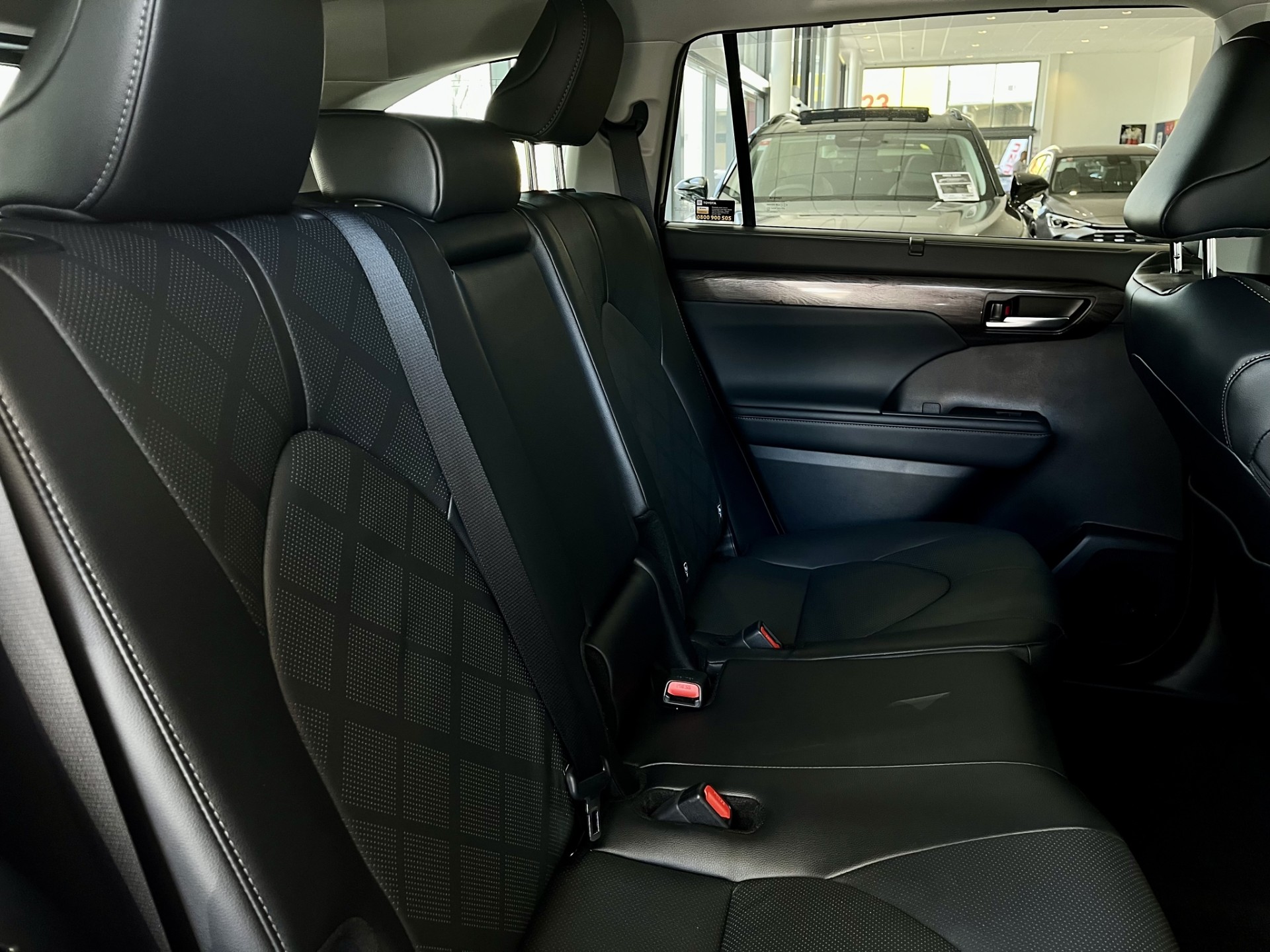 2025 Toyota Highlander Limited Zr 2.5Ph/4Wd - Image 13