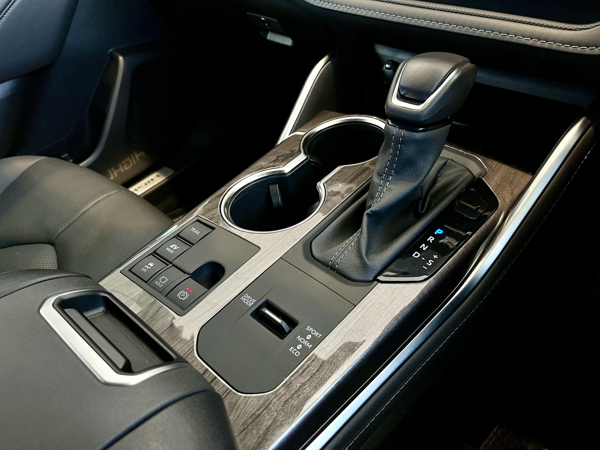 2025 Toyota Highlander Limited Zr 2.5Ph/4Wd - Image 22