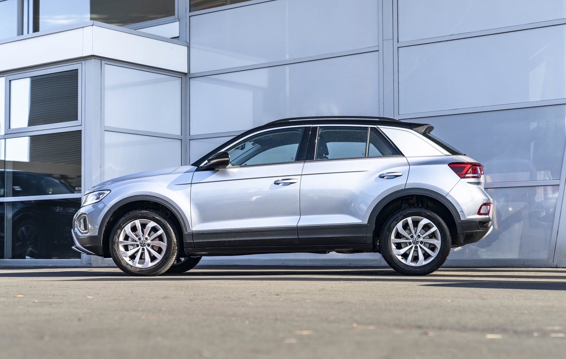 2025 Volkswagen T-Roc Life 2WD Facelift Petrol Auto / Turbo - Image 3