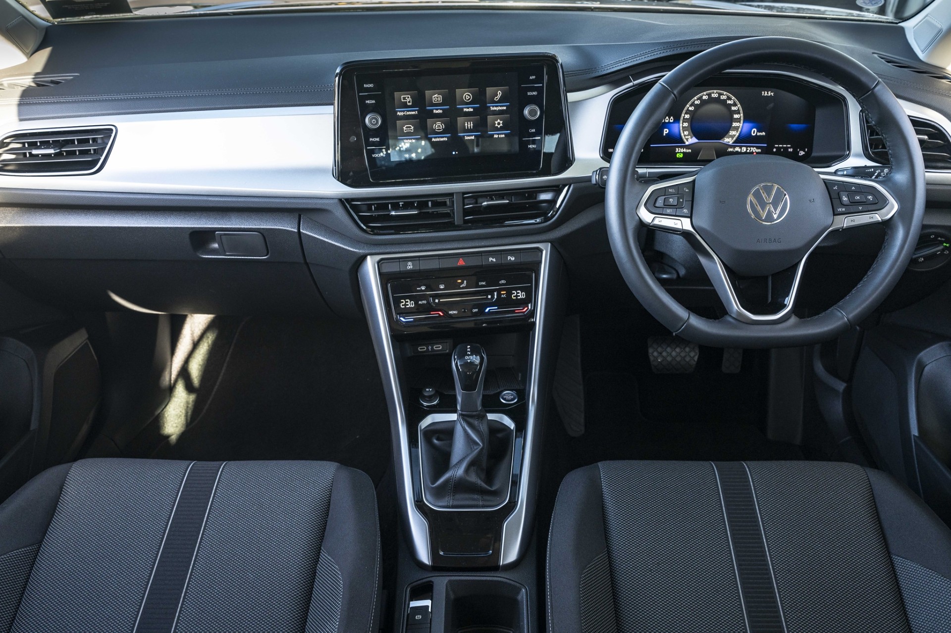 2025 Volkswagen T-Roc Life 2WD Facelift Petrol Auto / Turbo - Image 9