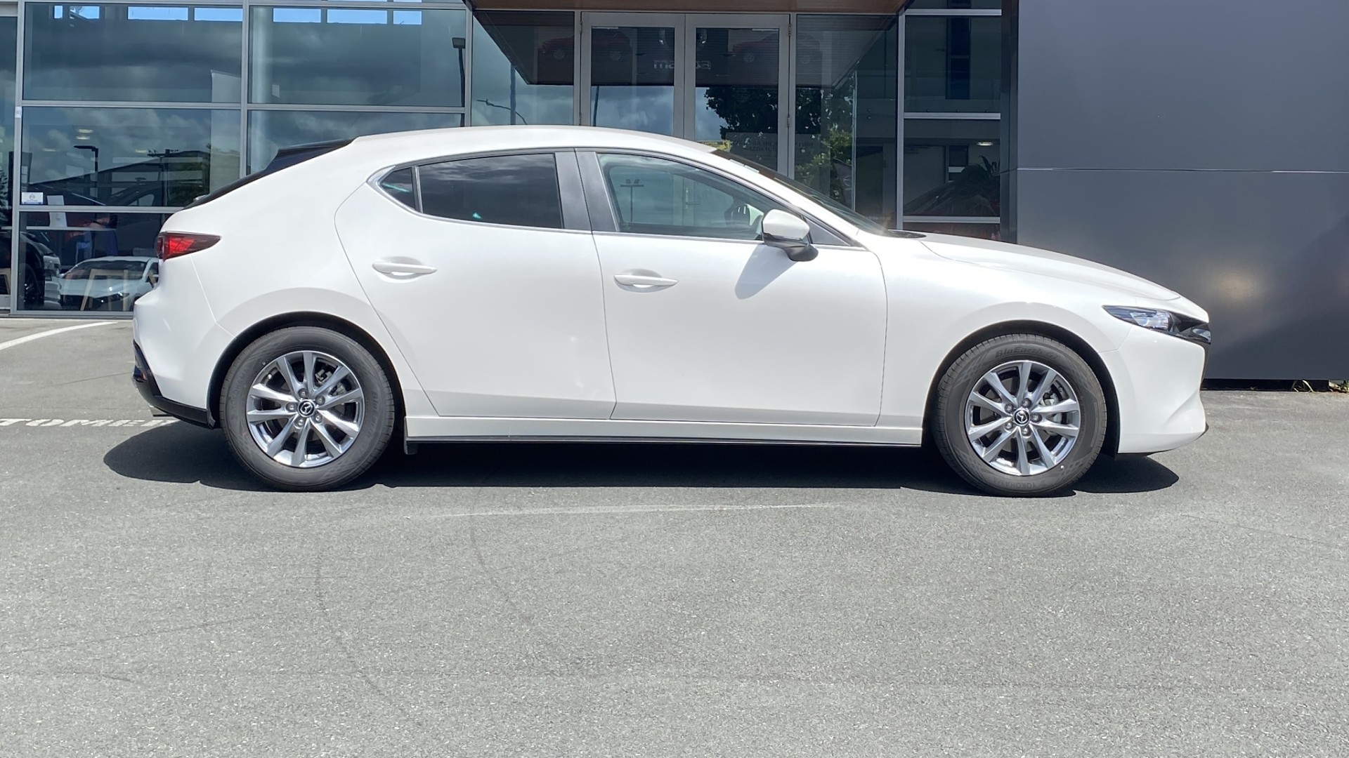 2025 Mazda 3 Gsx 2.0P/6At - Image 2