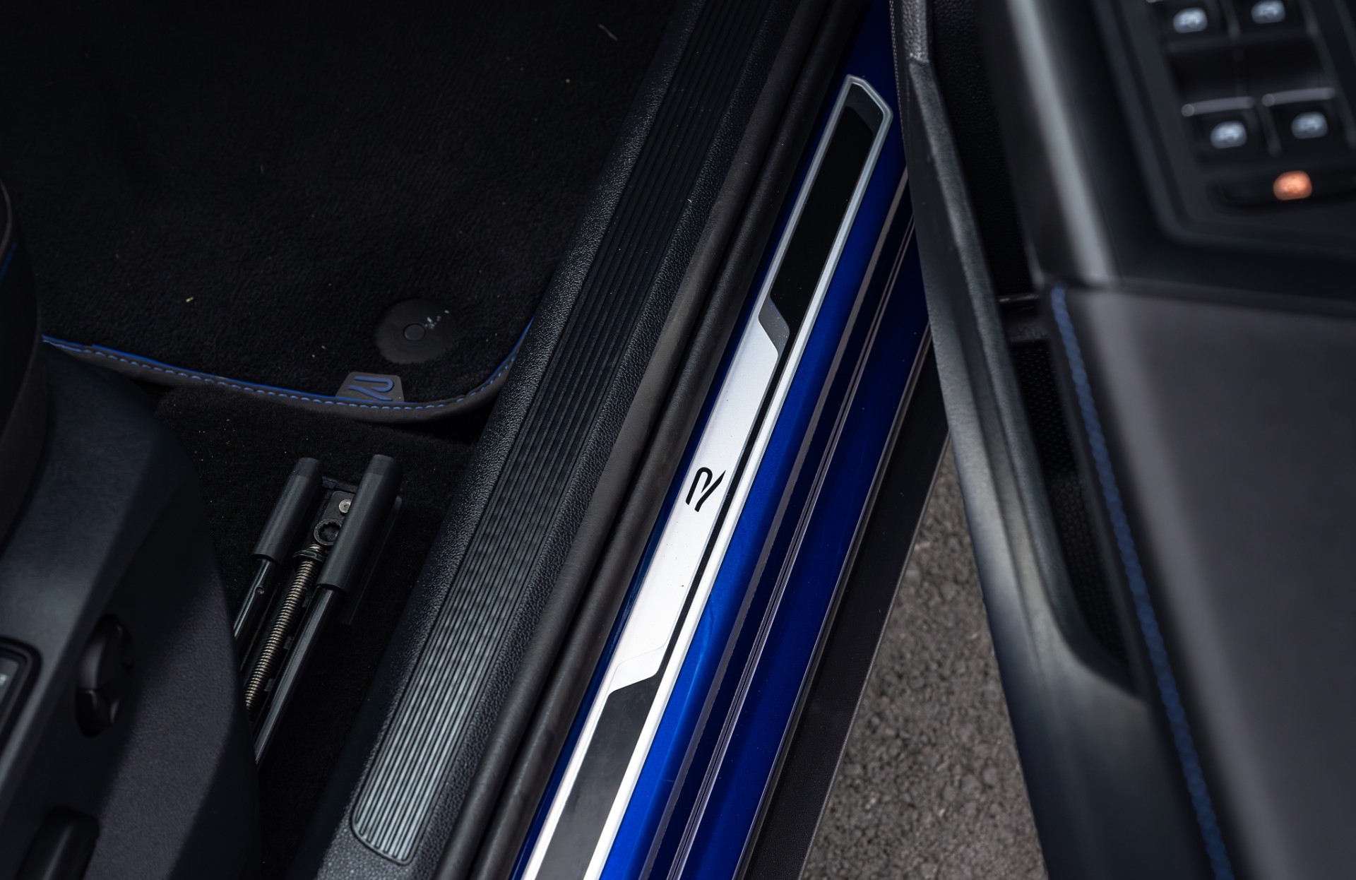 2023 Volkswagen T-Roc R 221kW Turbo Petrol AWD - Image 13