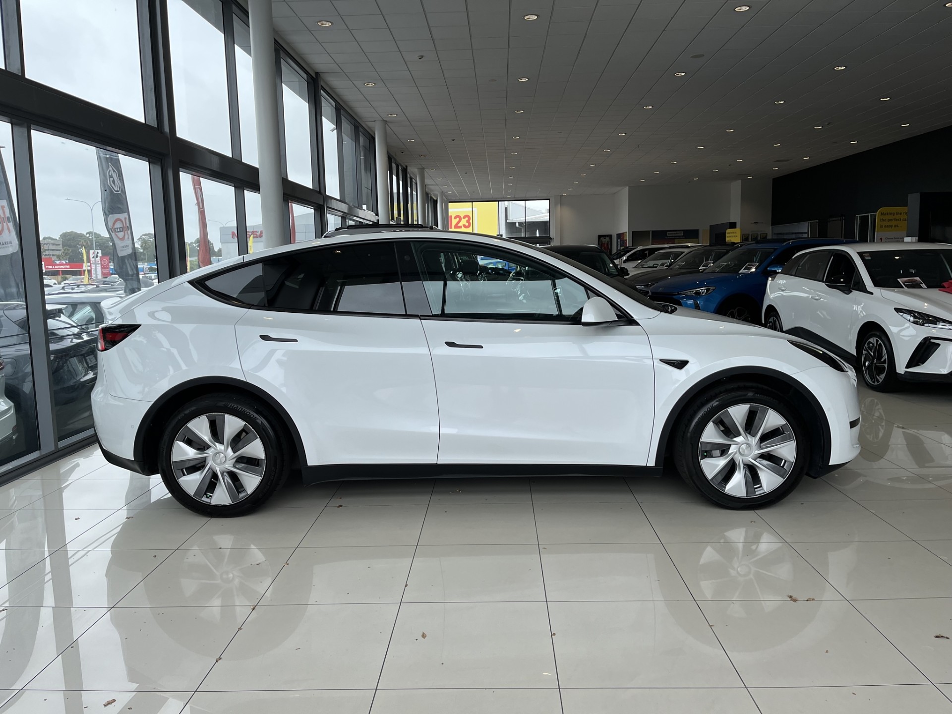 2022 Tesla Model Y Rear Wheel Drive 60K - Image 3